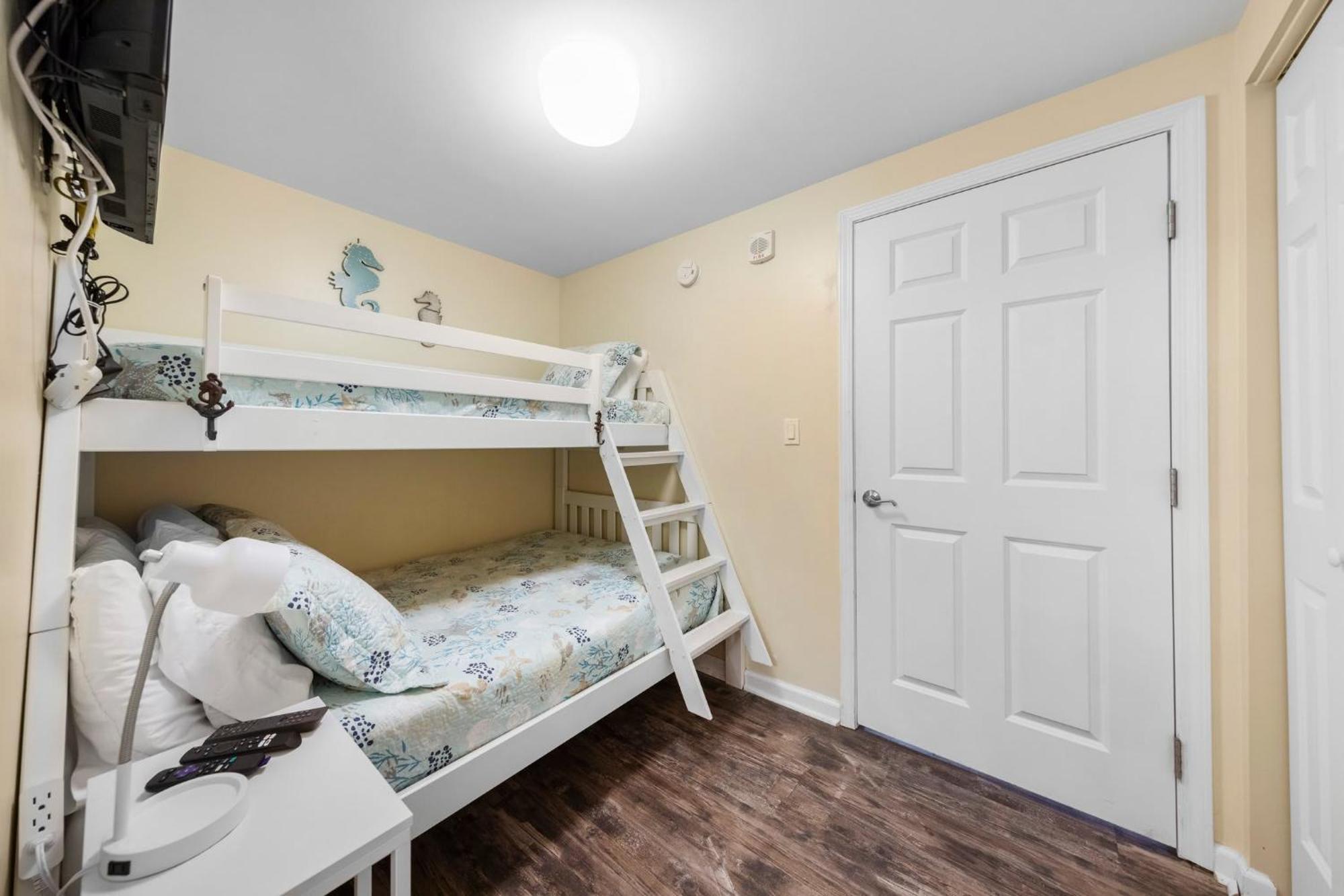 Holiday home 5 Star 11th Fl Stunning Sunrise 2br 2ba King Suite,pools ,shuttle Or Walk To *