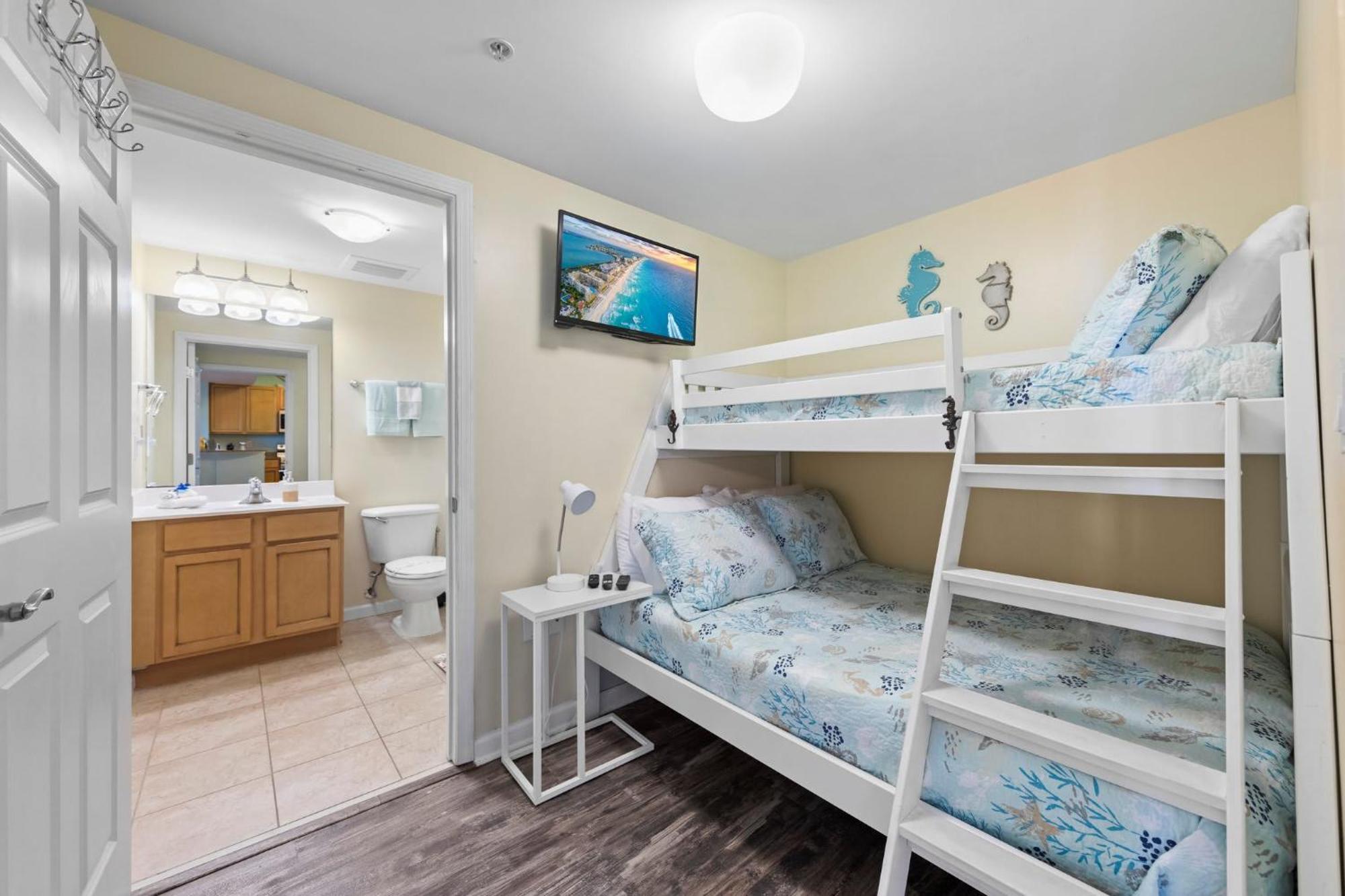 5 Star 11th Fl Stunning Sunrise 2br 2ba King Suite,pools ,shuttle Or Walk To * Destin
