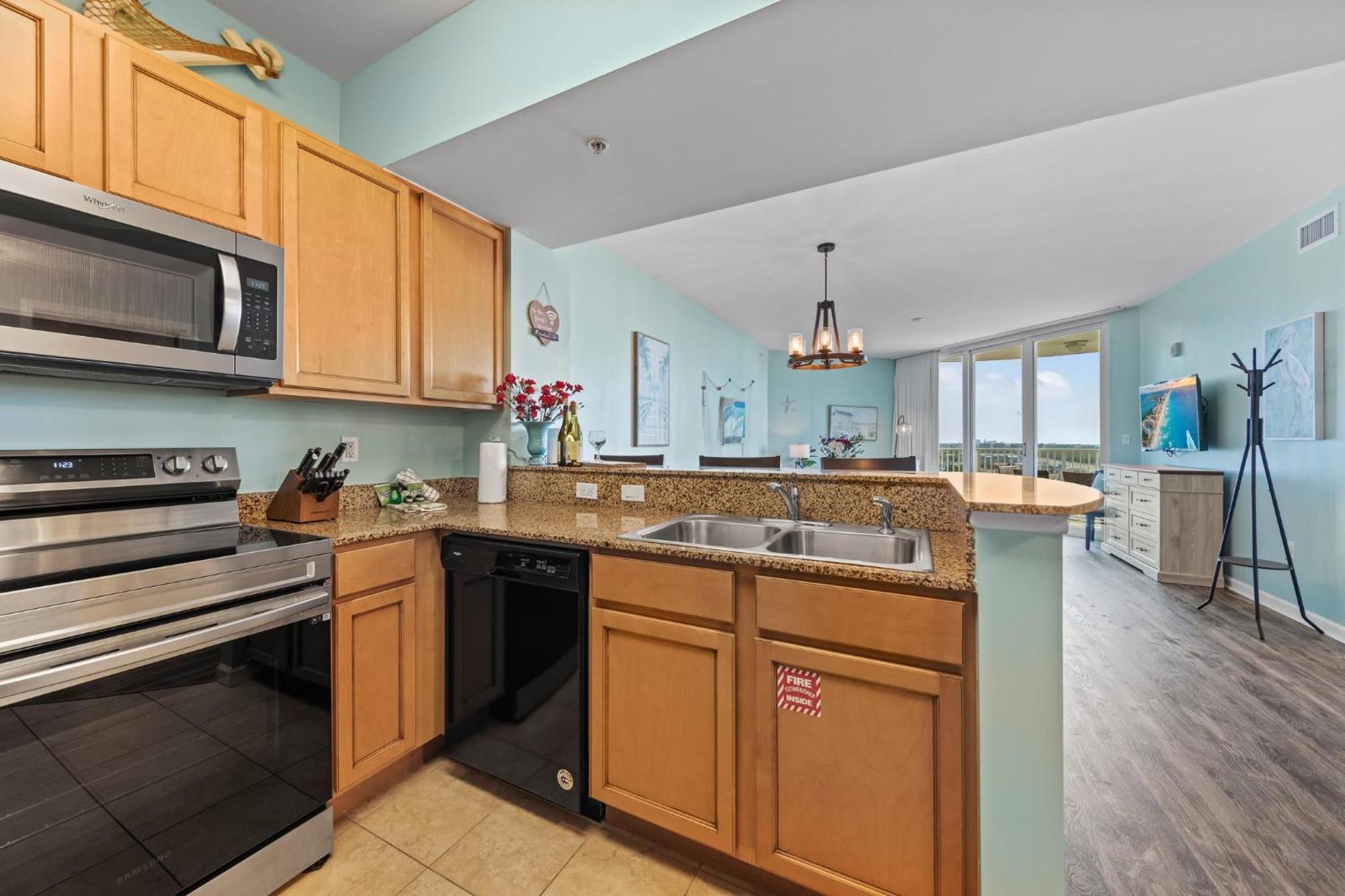 5 Star 11th Fl Stunning Sunrise 2br 2ba King Suite,pools ,shuttle Or Walk To Holiday home