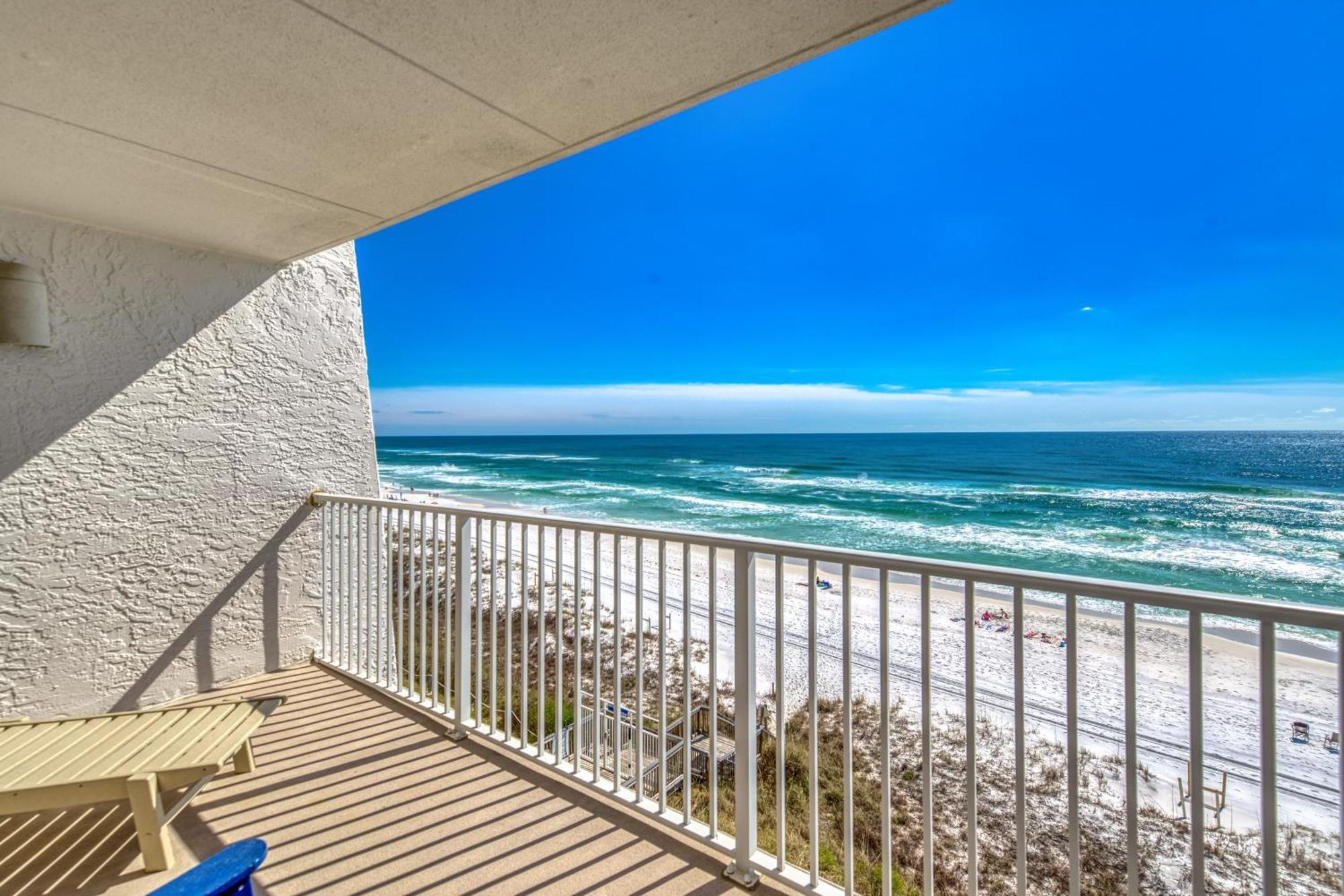 Apartment House B504 - Beachfront With Pool, Wifi, & Service Destin