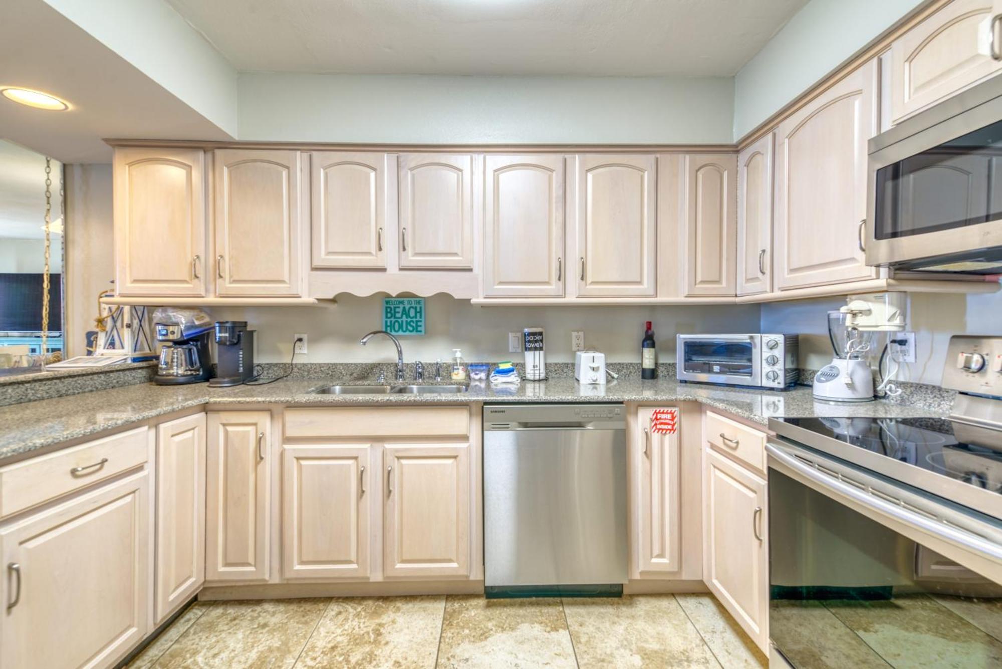 House B504 - Beachfront With Pool, Wifi, & Service