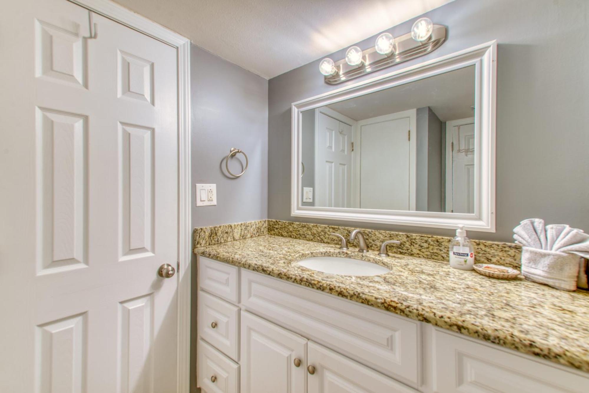 House B504 - Beachfront With Pool, Wifi, & Service Apartment *