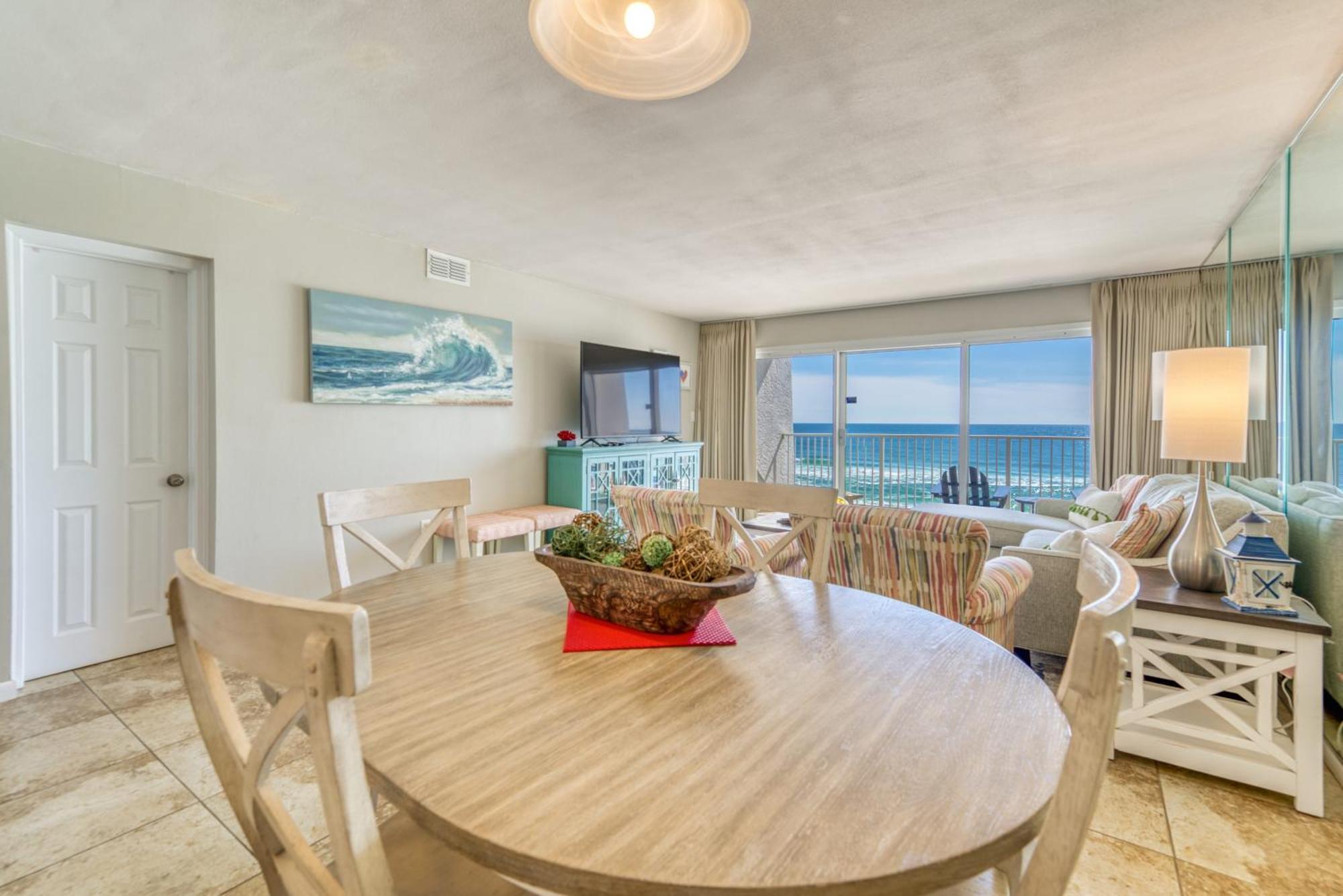 Apartment House B504 - Beachfront With Pool, Wifi, & Service *