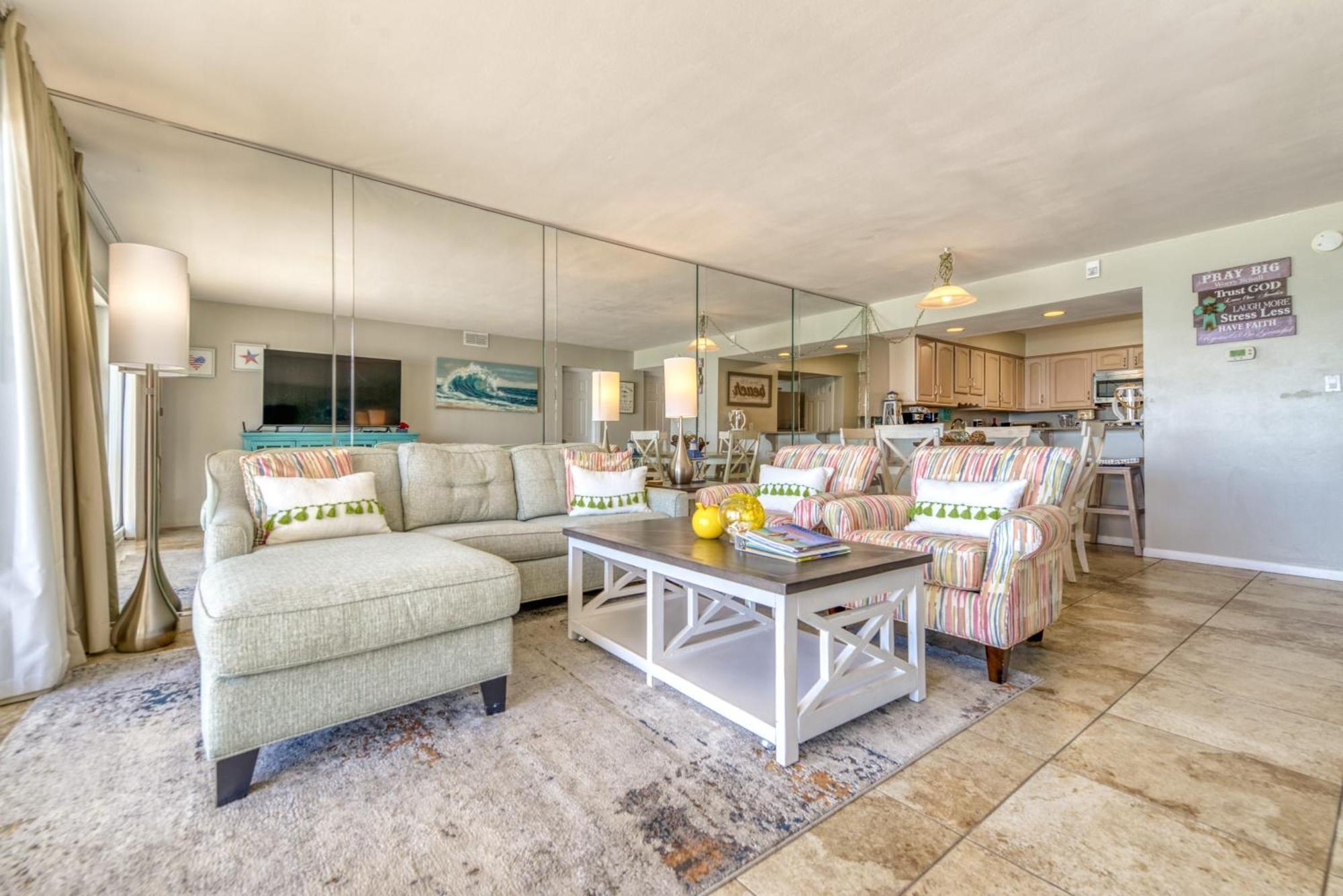Apartment House B504 - Beachfront With Pool, Wifi, & Service *
