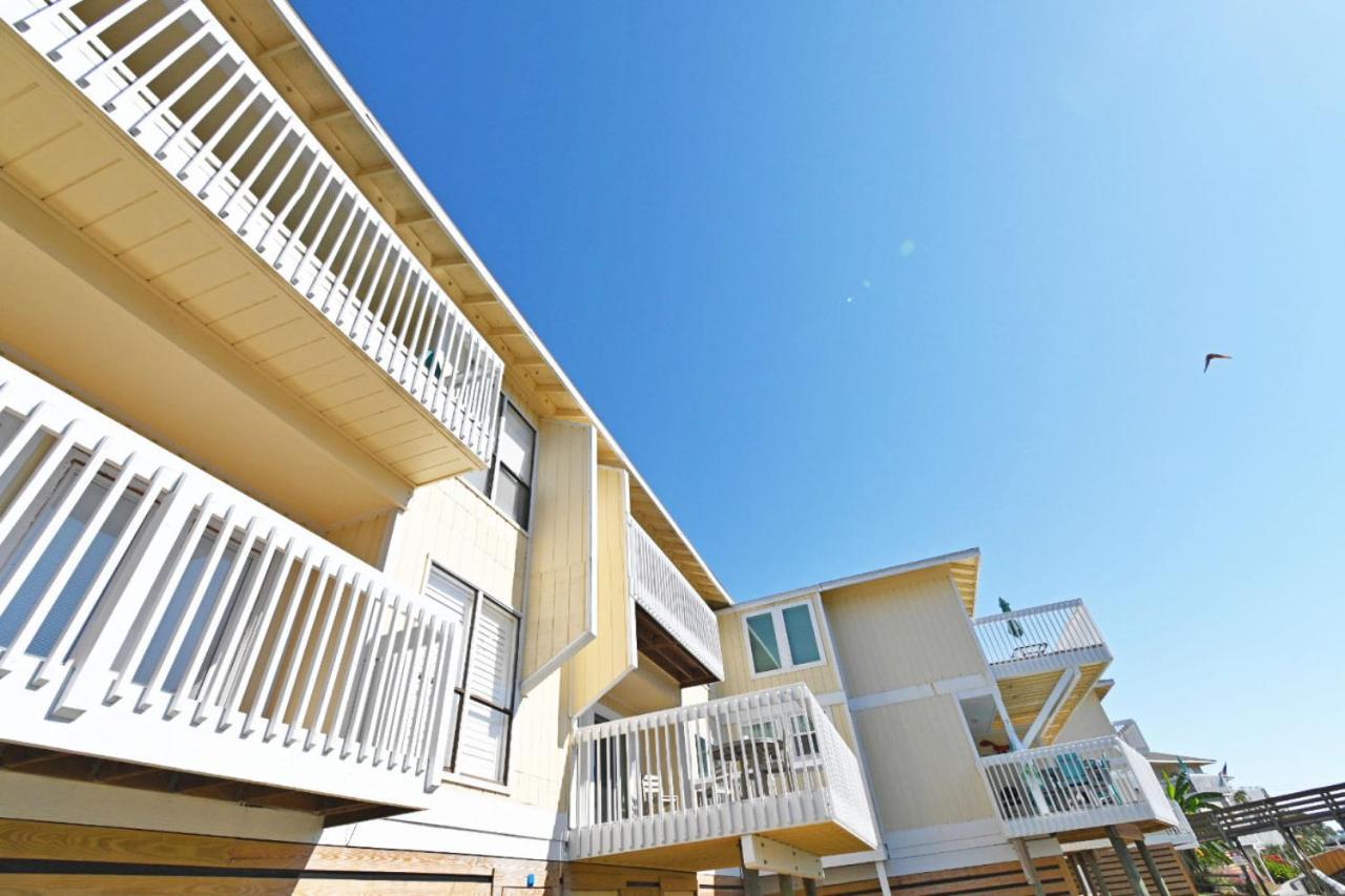 Sandpiper Cove 1 Bedroom Overlooking Canal 5 Minute Walk To The Fl Holiday home Destin