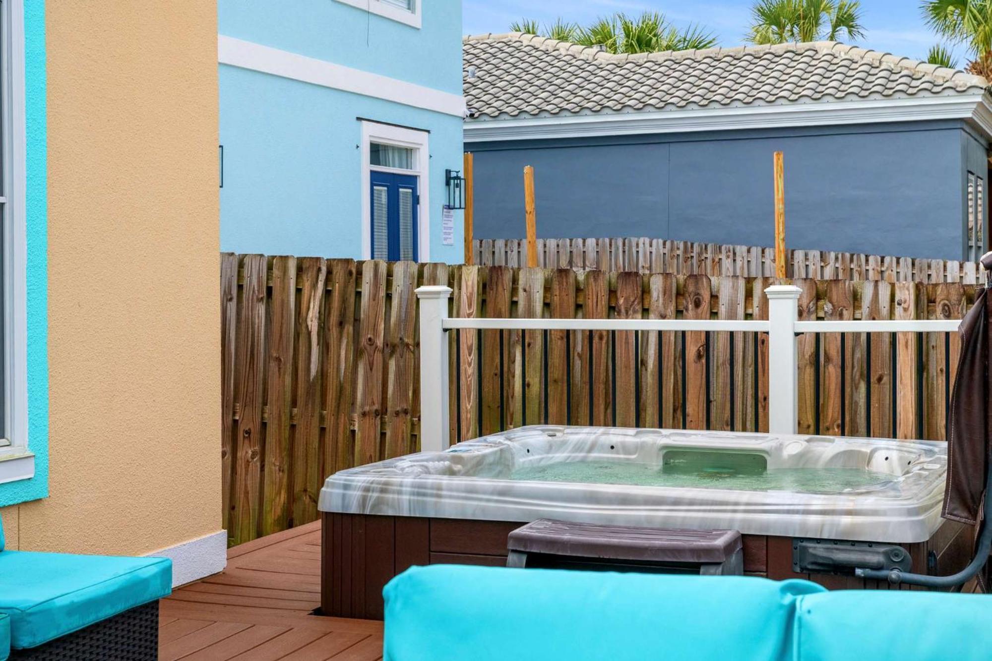 Serenity Now-free Golf Cart-hot Tub-comm Pool Holiday home