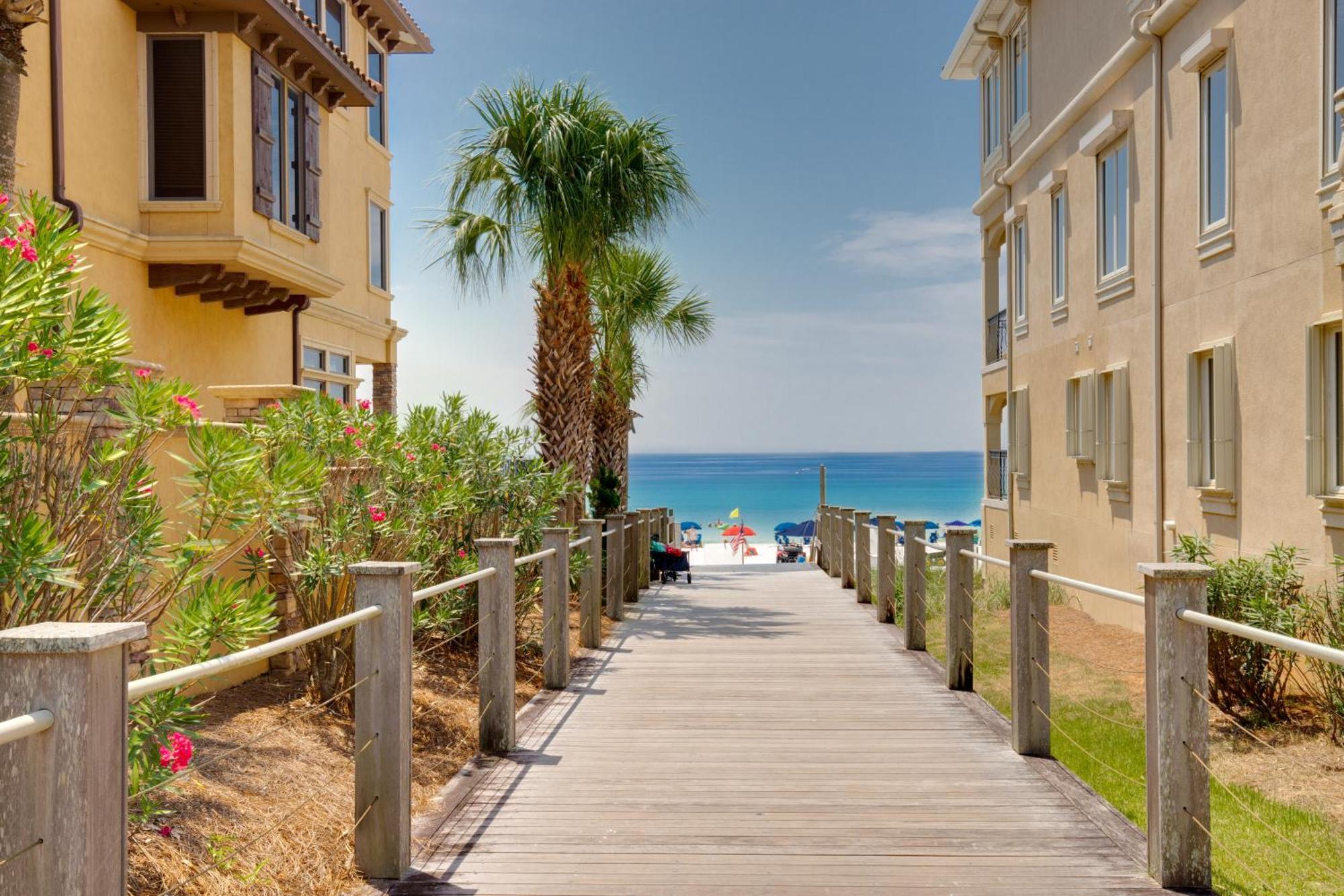 Holiday home View Rooftop Deck, Community Pool Hot Tub *