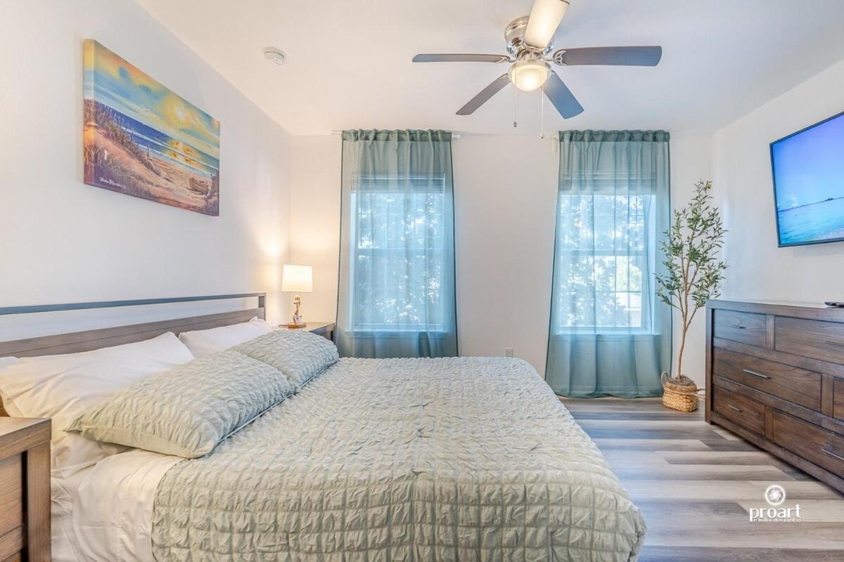 Cozy Under The Palms Apartment *