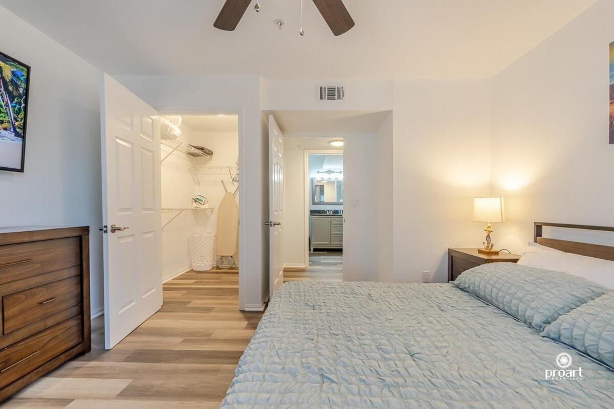 Cozy Under The Palms Apartment