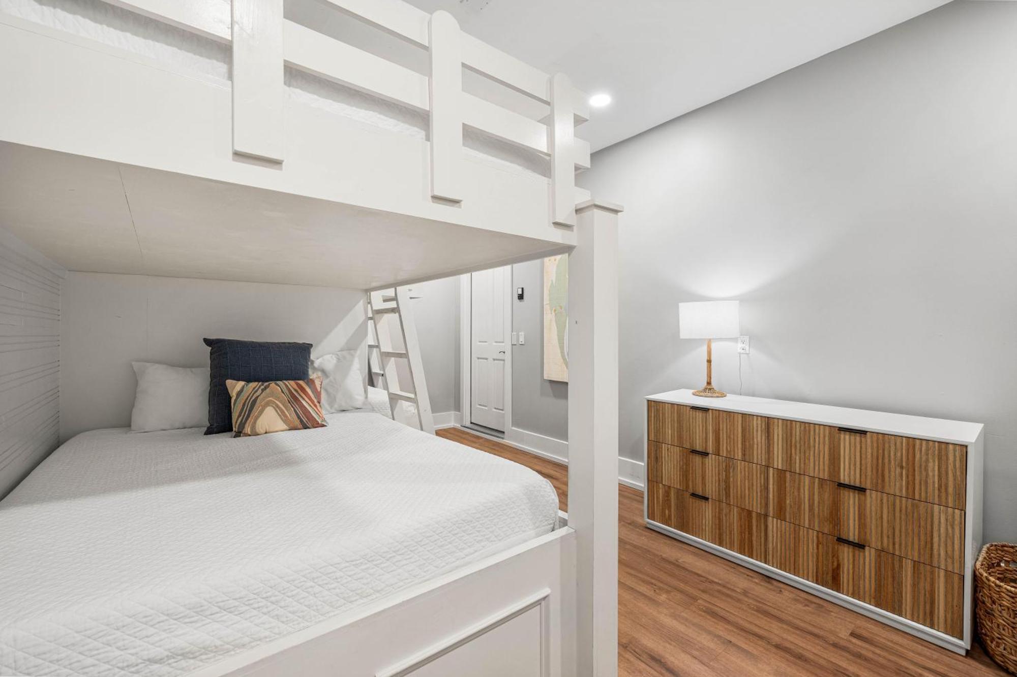 Holiday home Coastal Treasure