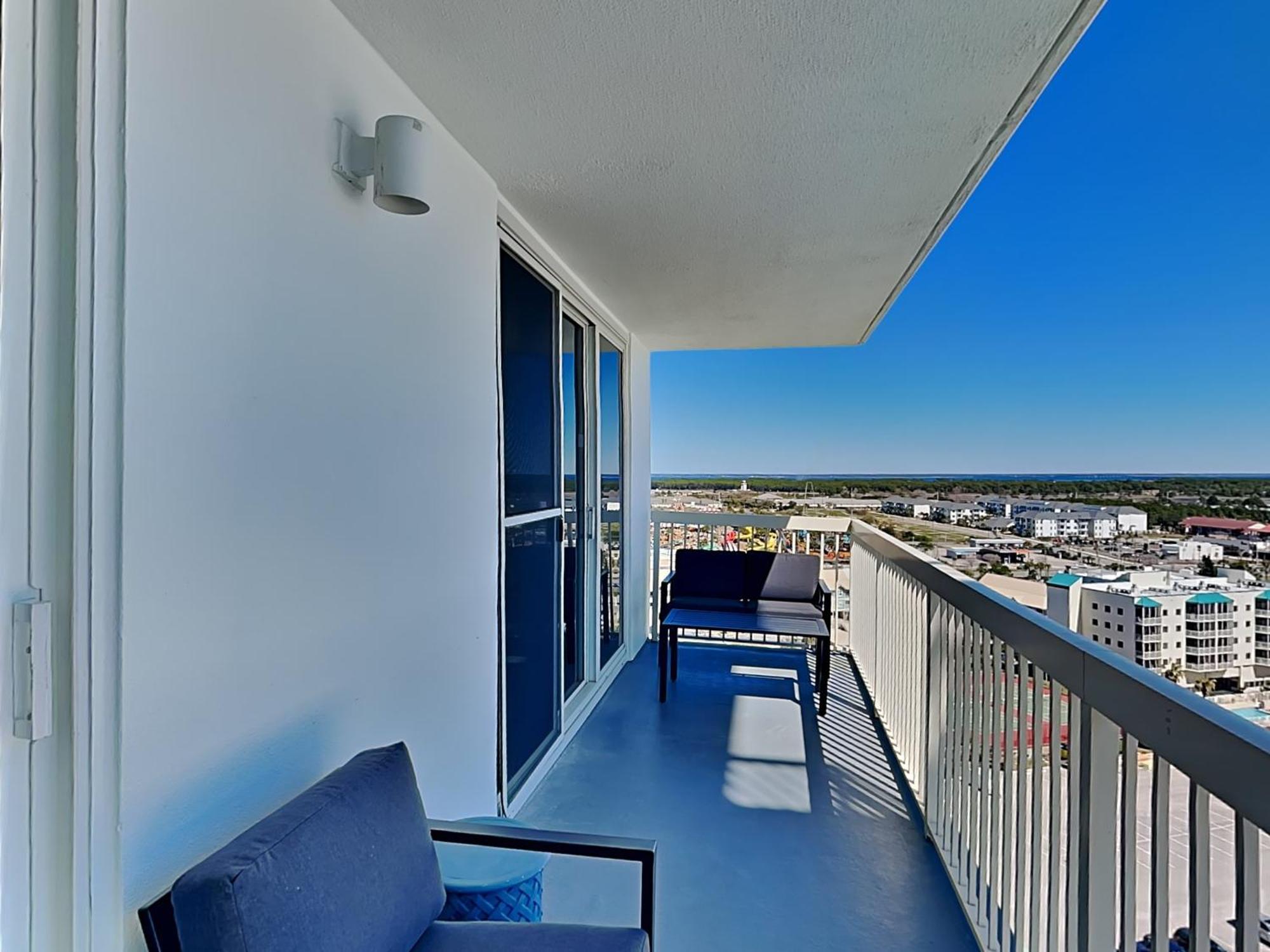 Amazing In With Outdoor Swimming Pool And 2 Bedrooms Apartment