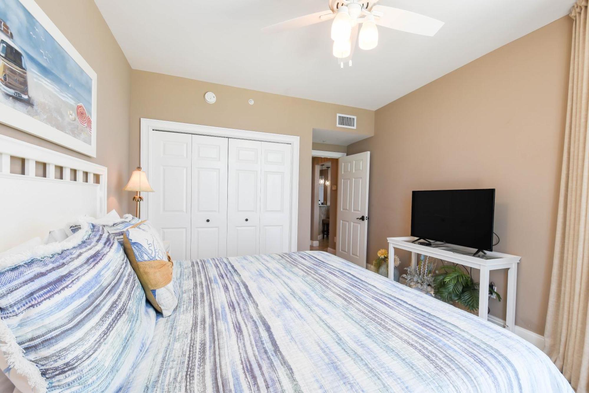 Silver Towers E1005 Apartment *