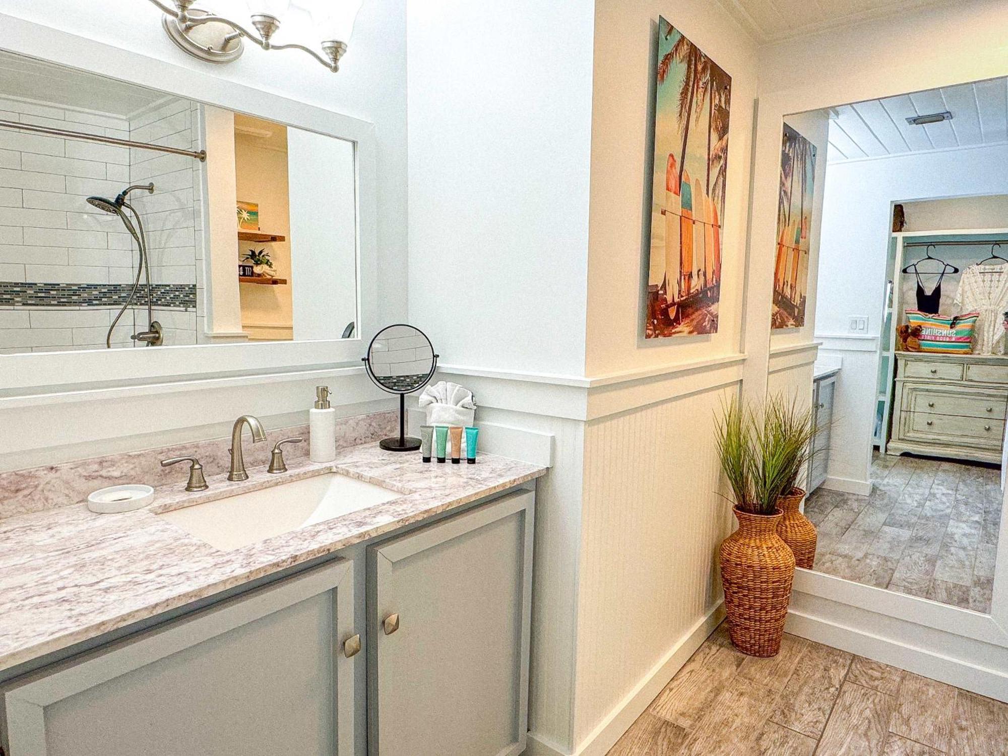Beachside Bliss Upscale Townhome Steps To Holiday home Destin