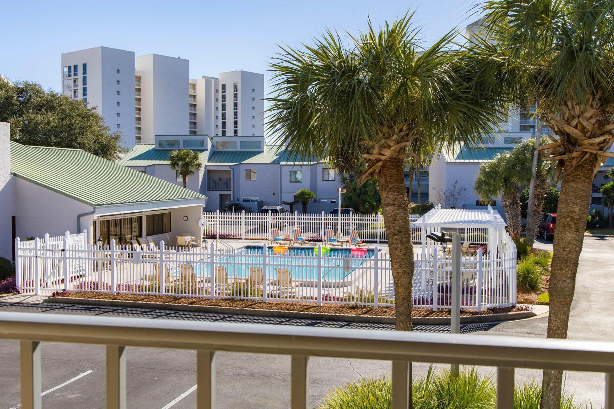 Beachside Bliss Upscale Townhome Steps To Destin