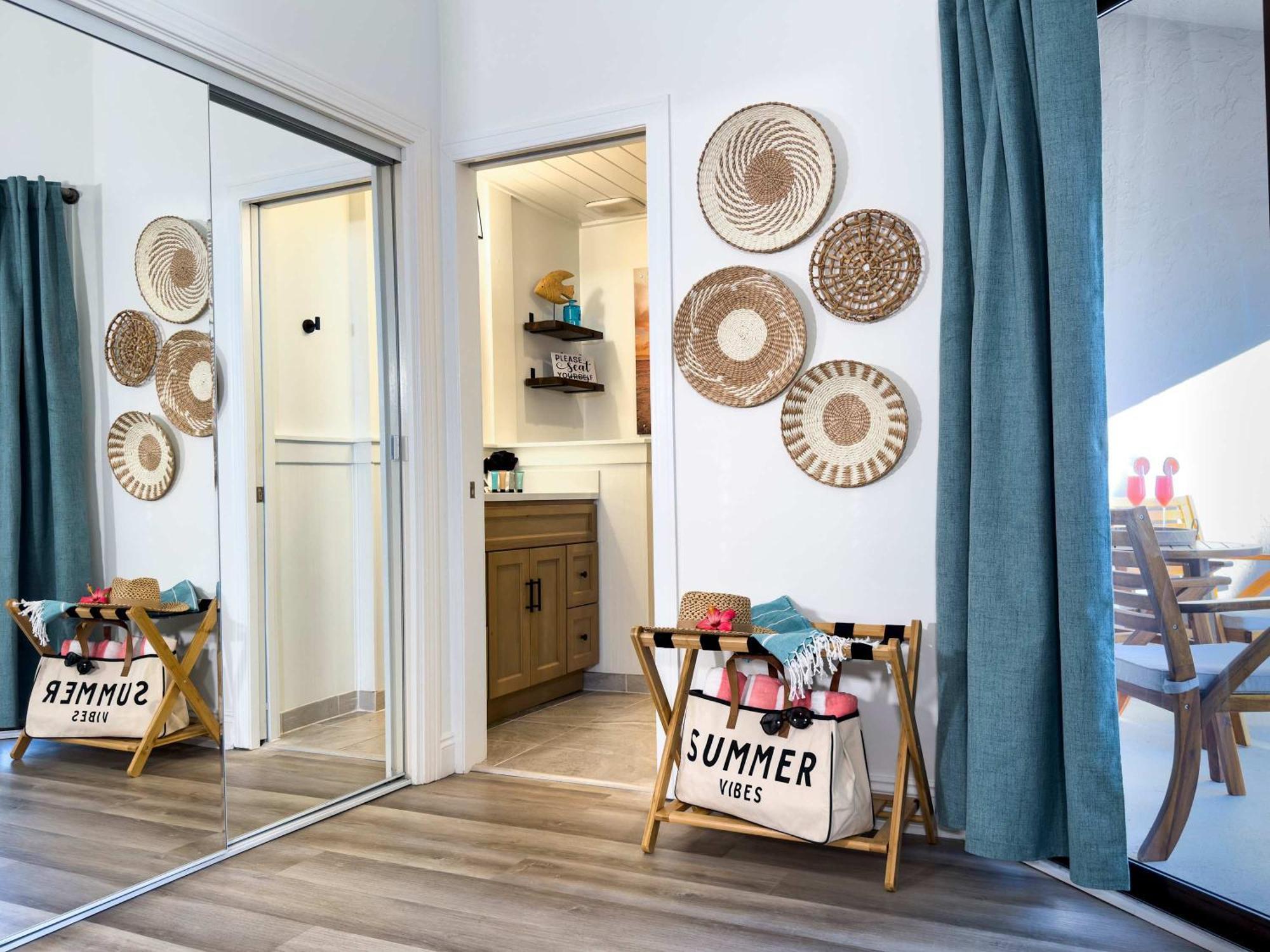Beachside Bliss Upscale Townhome Steps To Holiday home Destin