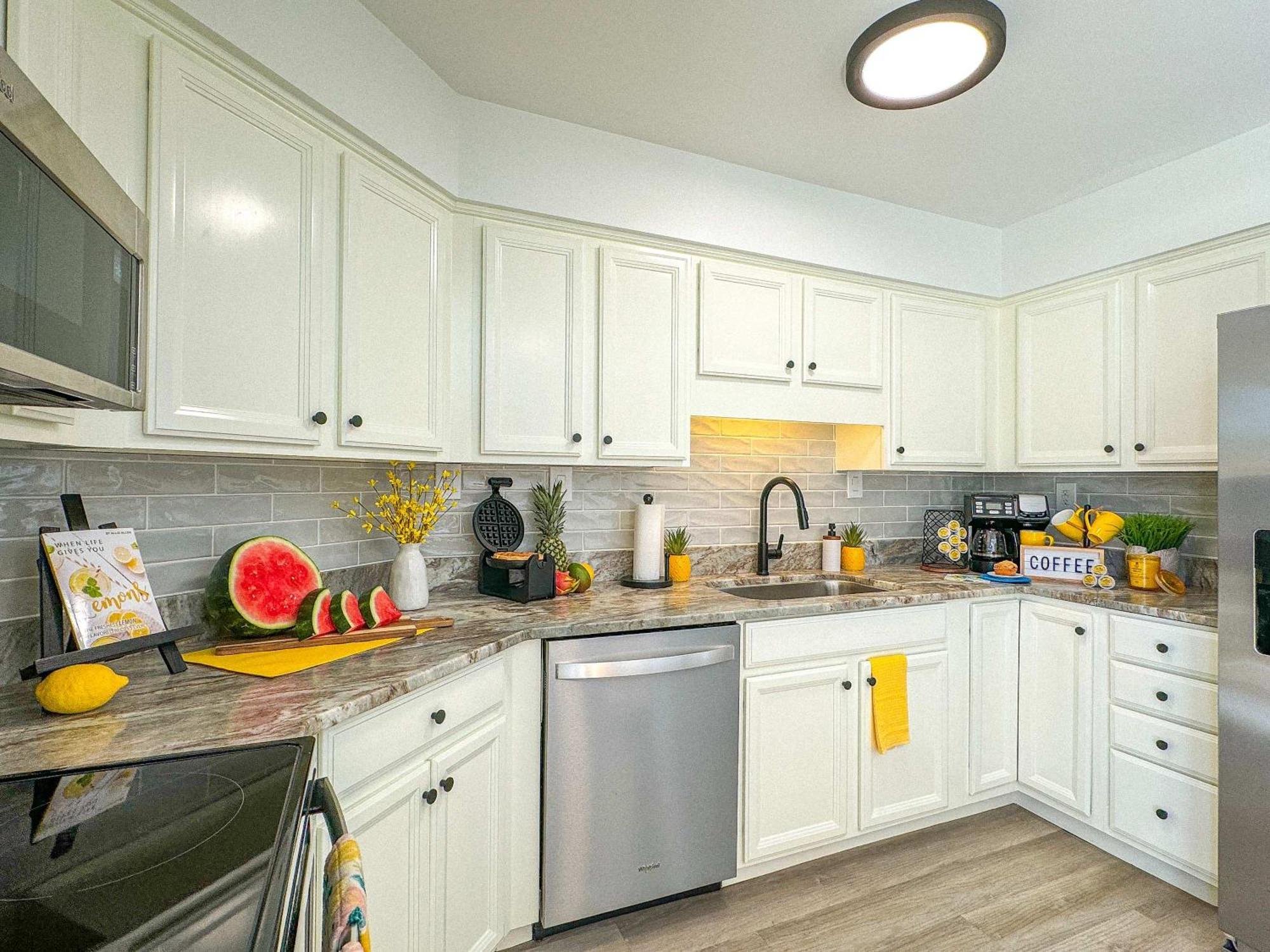 Beachside Bliss Upscale Townhome Steps To Holiday home
