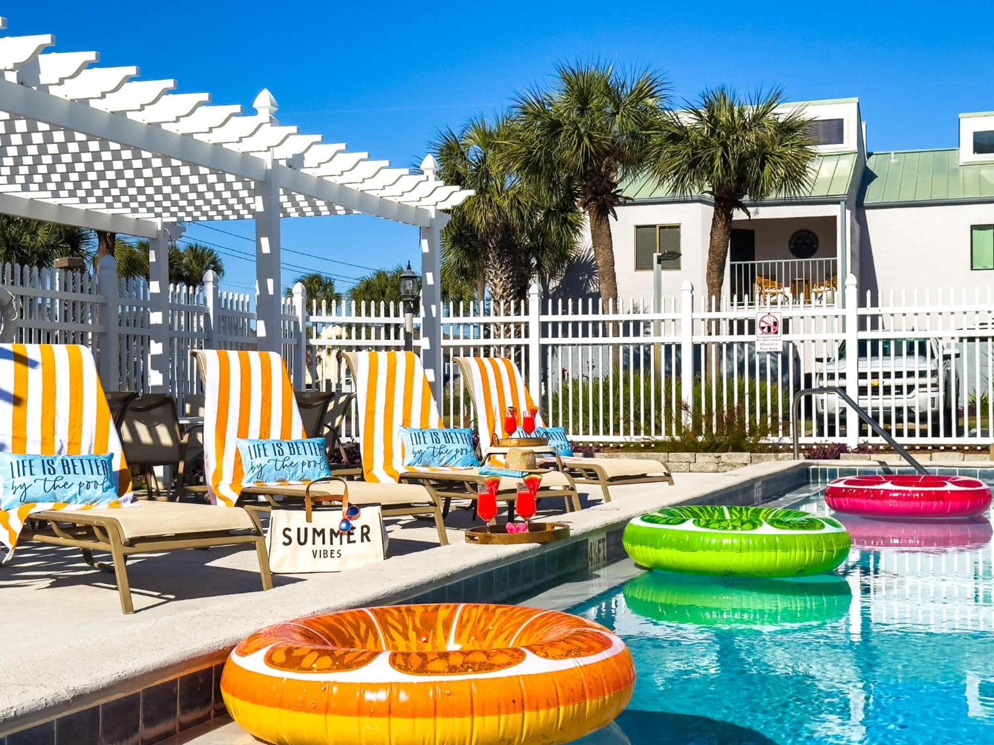 Beachside Bliss Upscale Townhome Steps To Holiday home *