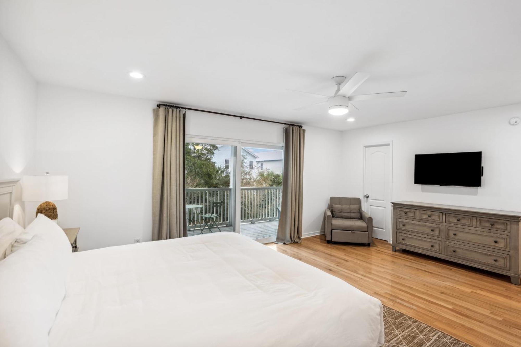 Dolphin Days By Avantstay Pool 0.2mi To Holiday home