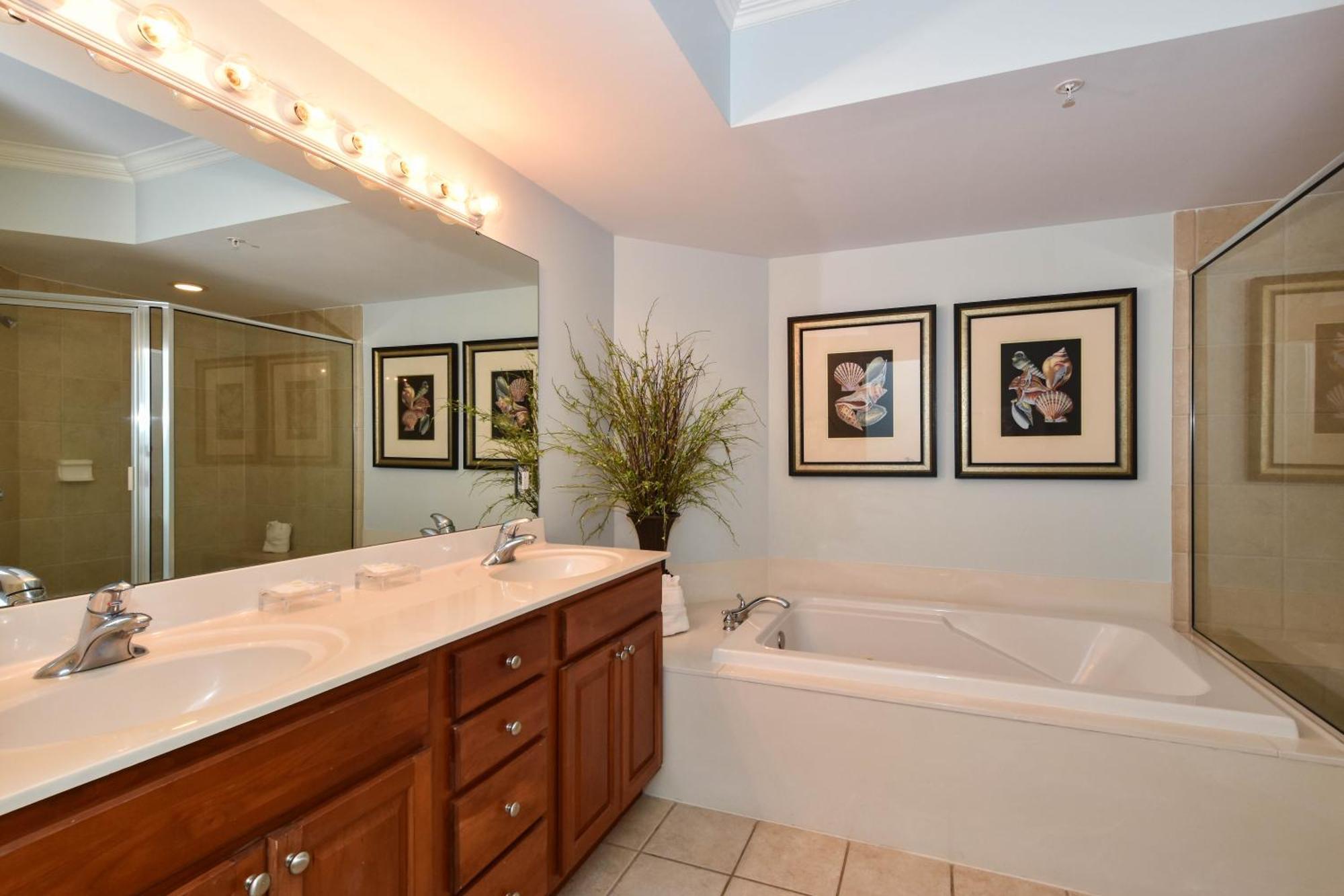 Silver Towers W905 Apartment *