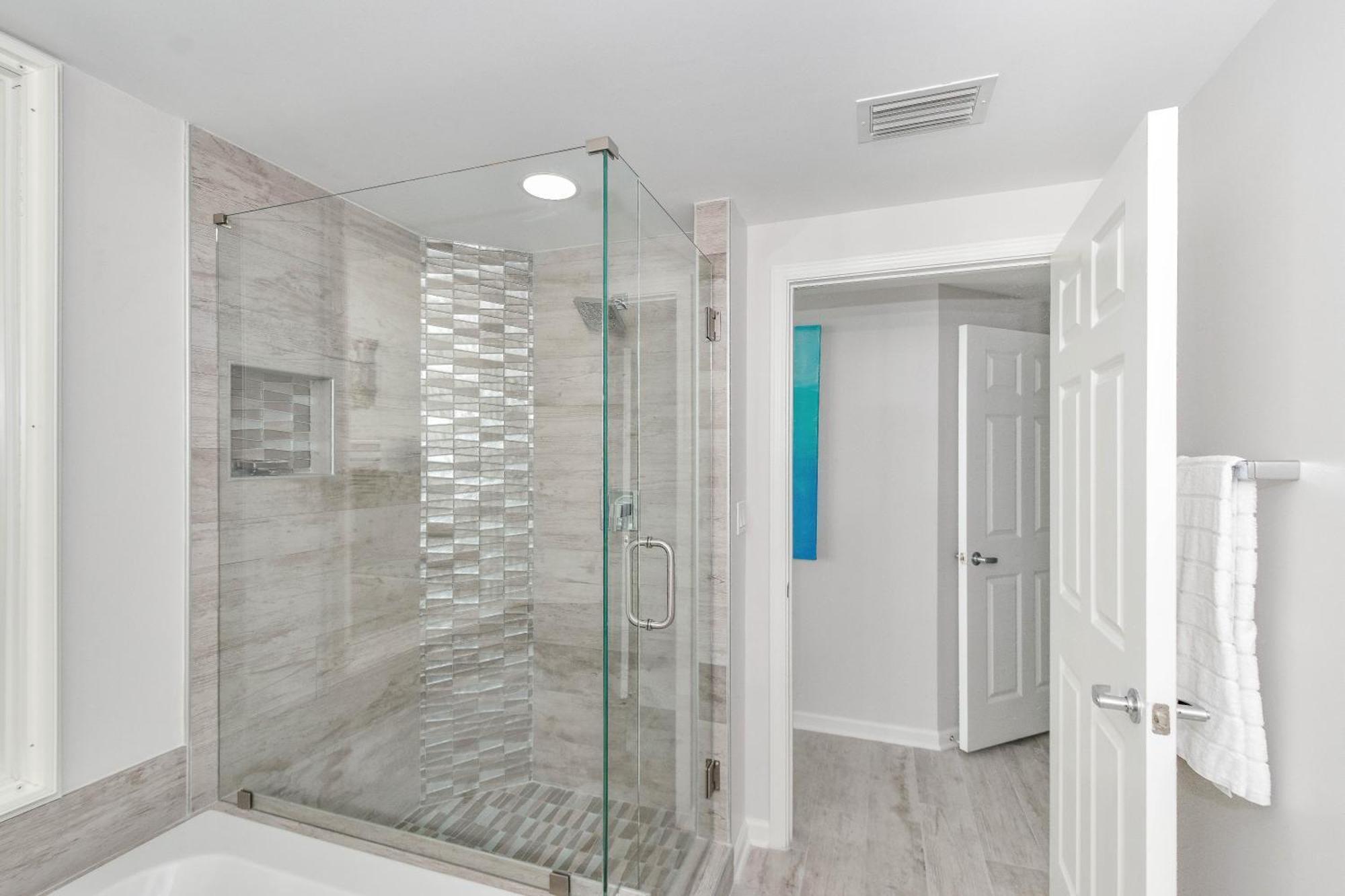 Silver Towers E1504 Apartment *