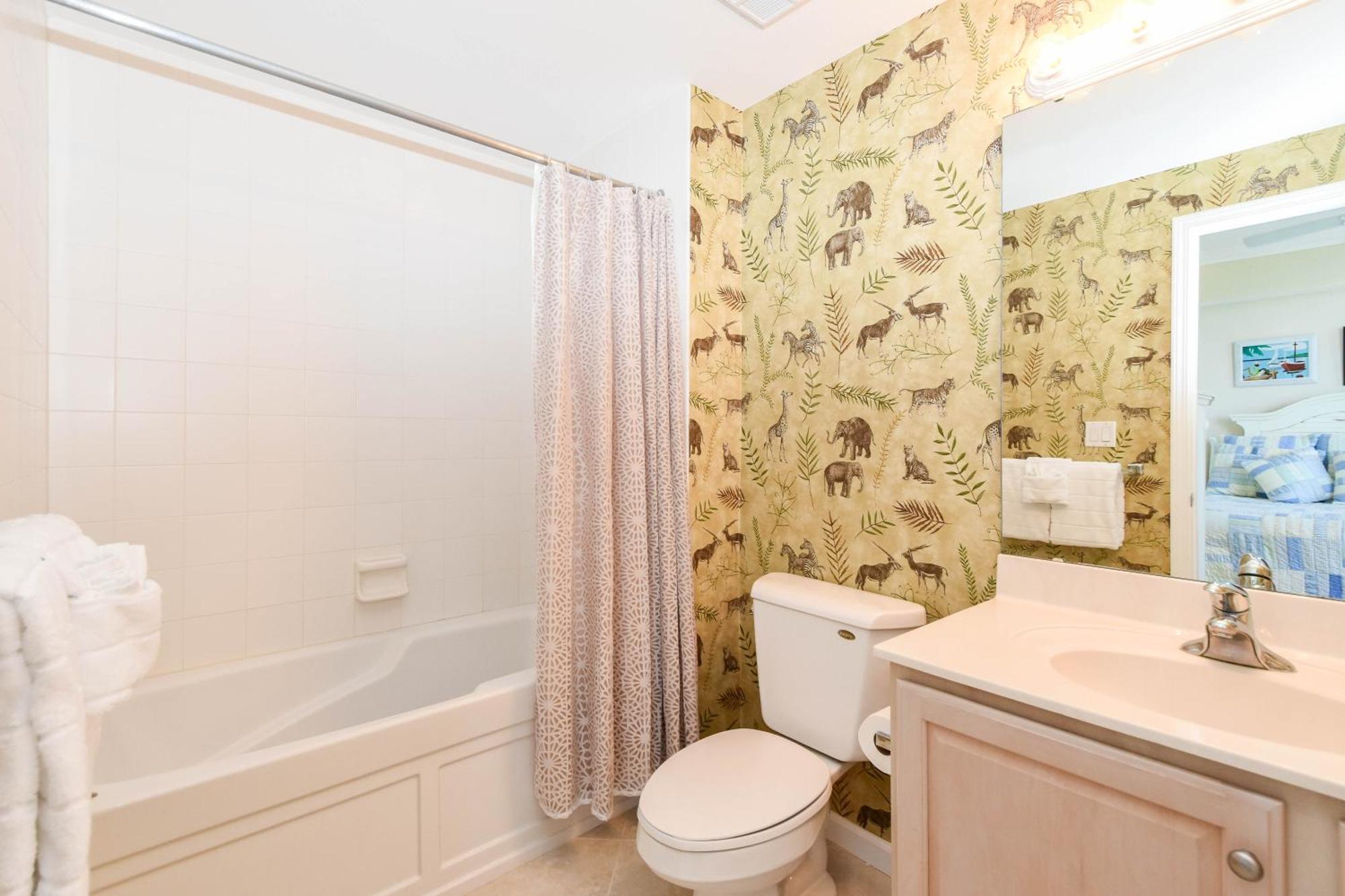 Silver Towers E806 Apartment *