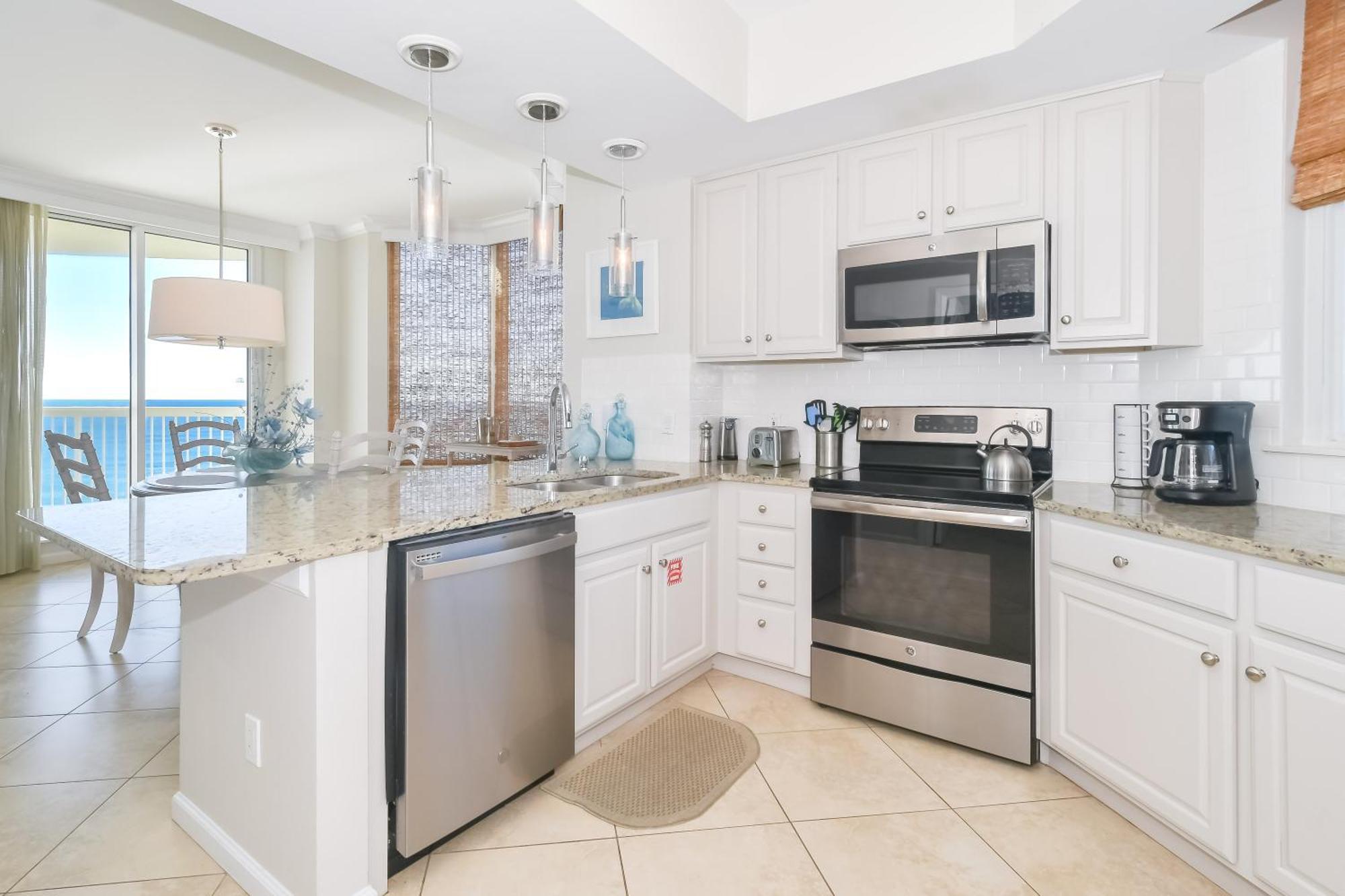 Silver Towers E1406 Apartment