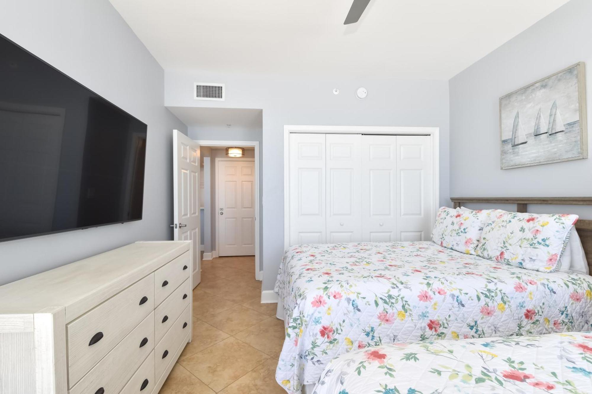 Silver Towers E702 Apartment