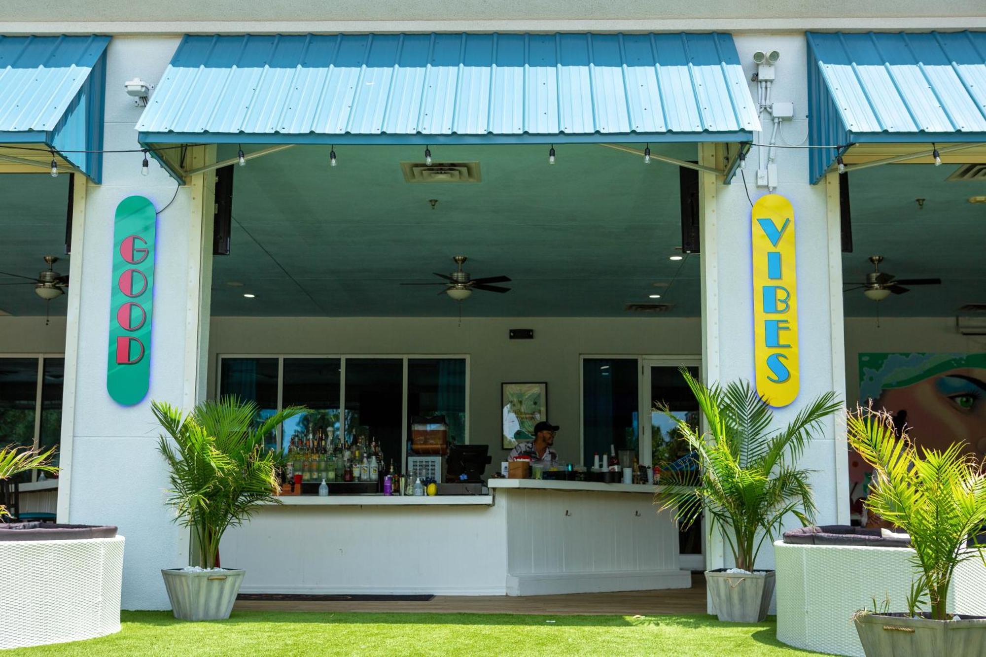The Palms Of 1504 Junior