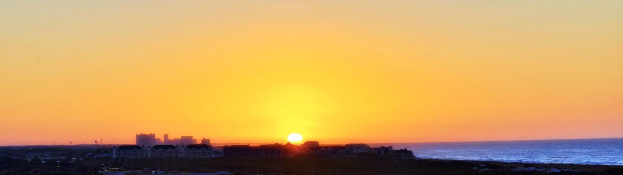 5 Star 11th Fl Stunning Sunrise 2br 2ba King Suite,pools ,shuttle Or Walk To Holiday home Destin