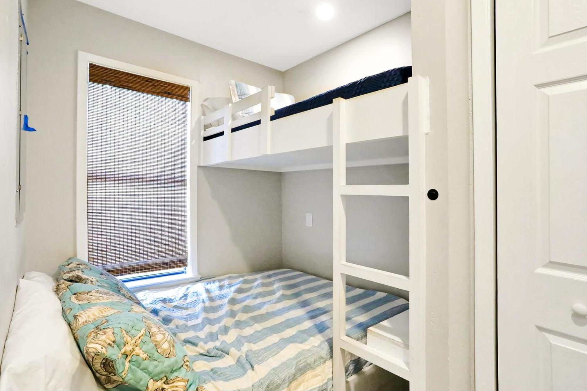 Reef Townhomes 1 *