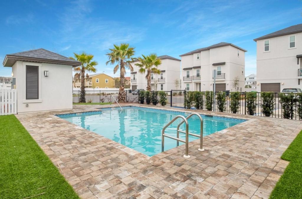 Grand Charm Chateau With Lsv And Heated Pool Holiday home