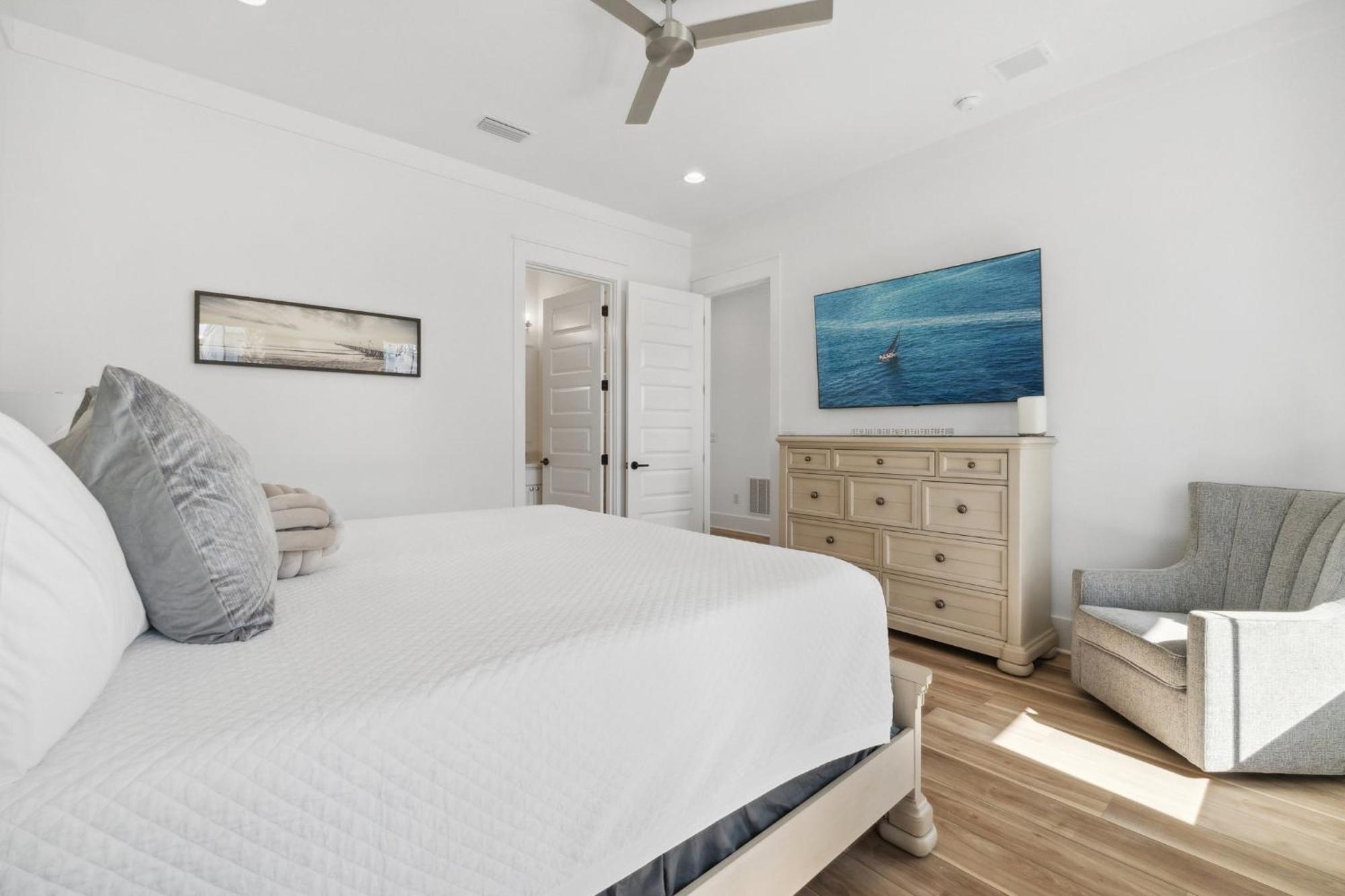 Shark Tales With Pool And Gated Neighborhood Holiday home Destin