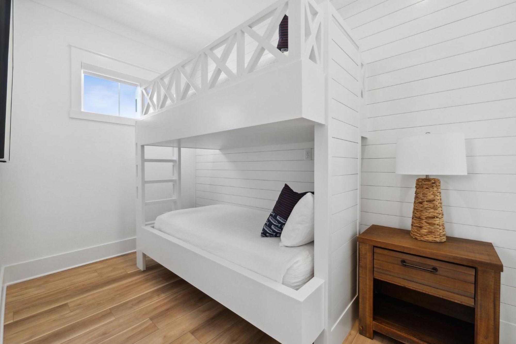 Holiday home Shark Tales With Pool And Gated Neighborhood Destin