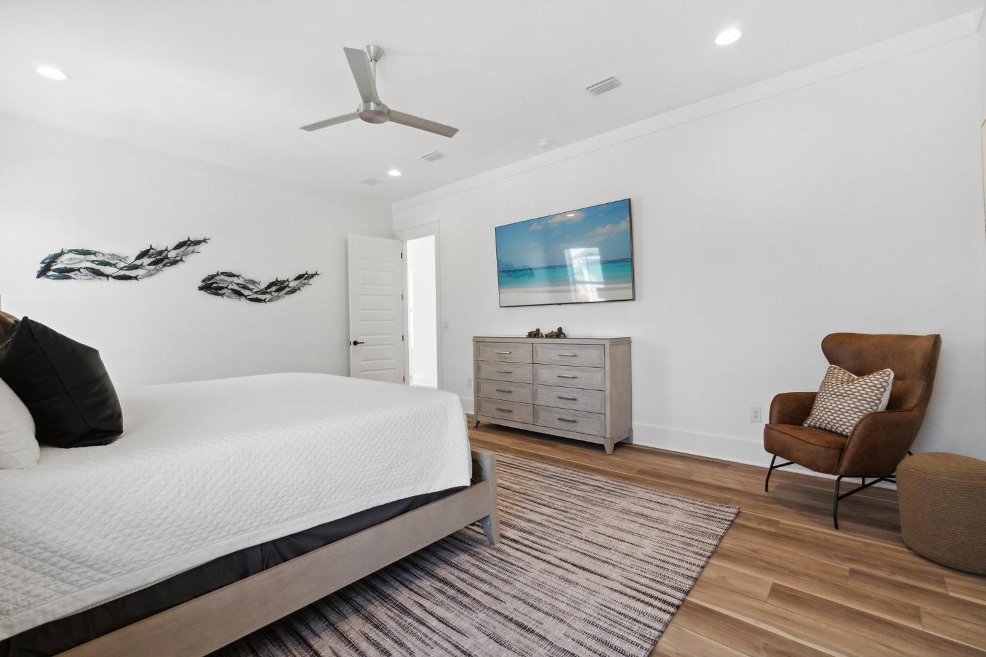 Shark Tales With Pool And Gated Neighborhood Holiday home