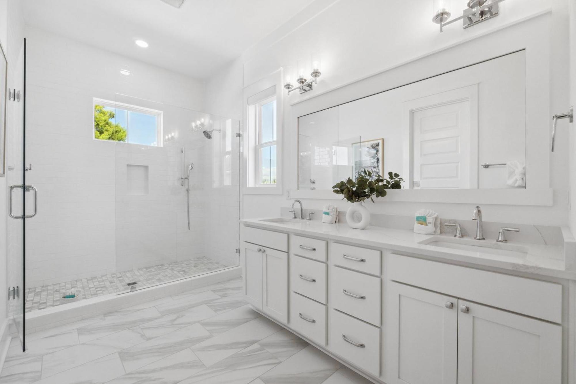 Shark Tales With Pool And Gated Neighborhood Holiday home *