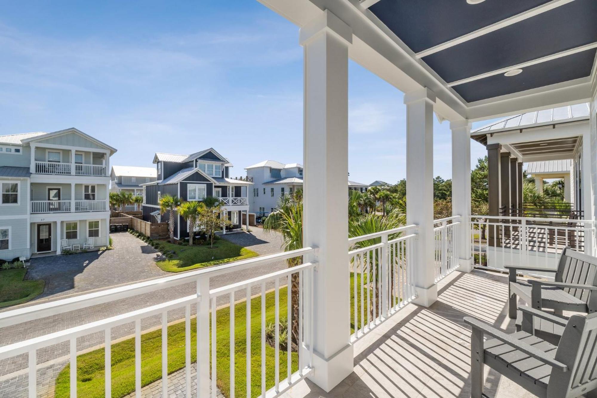Shark Tales With Pool And Gated Neighborhood Holiday home Destin