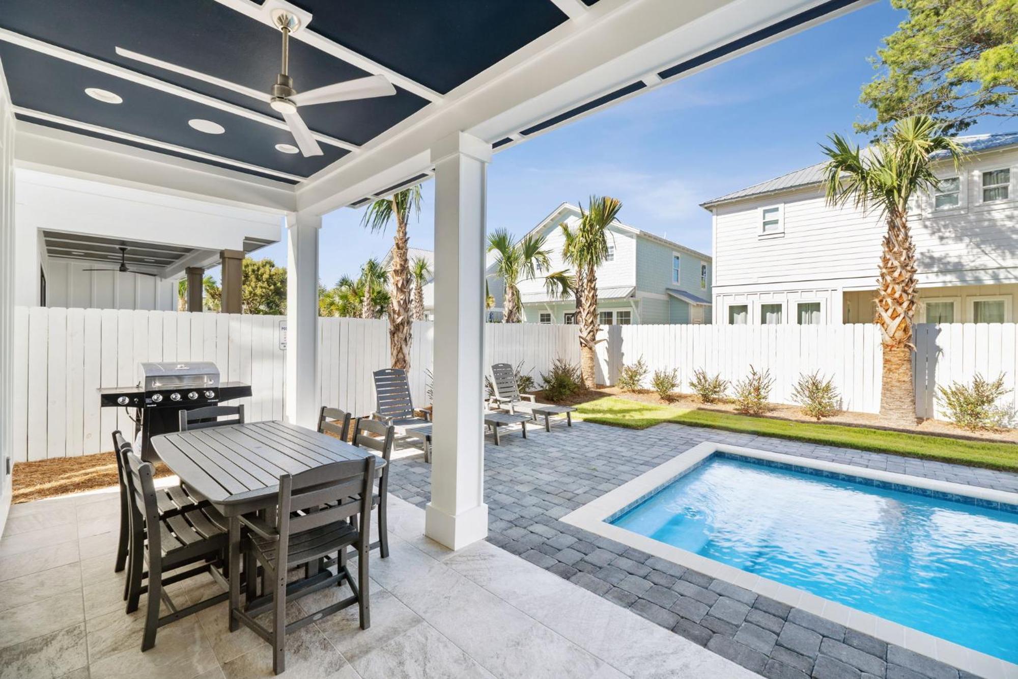 Shark Tales With Pool And Gated Neighborhood Holiday home Destin