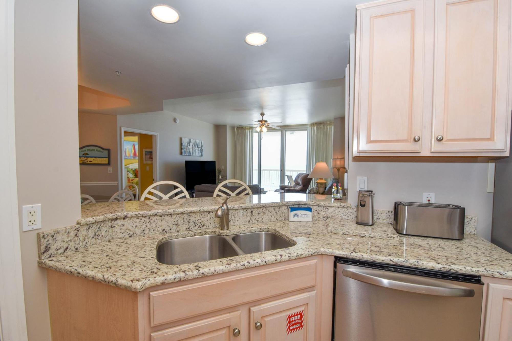 Silver Towers E705 Apartment *