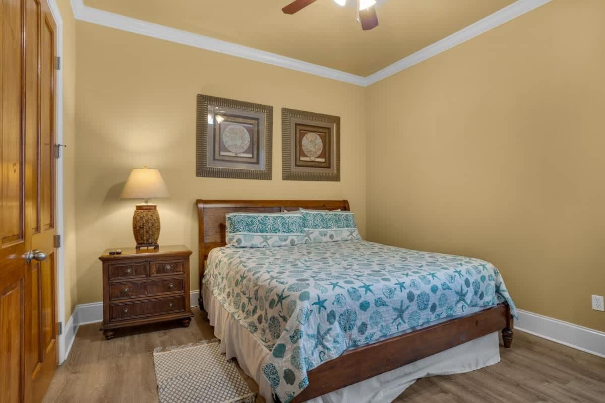 Sweet - 6bdr - Sleeps 14 - Next 2 *