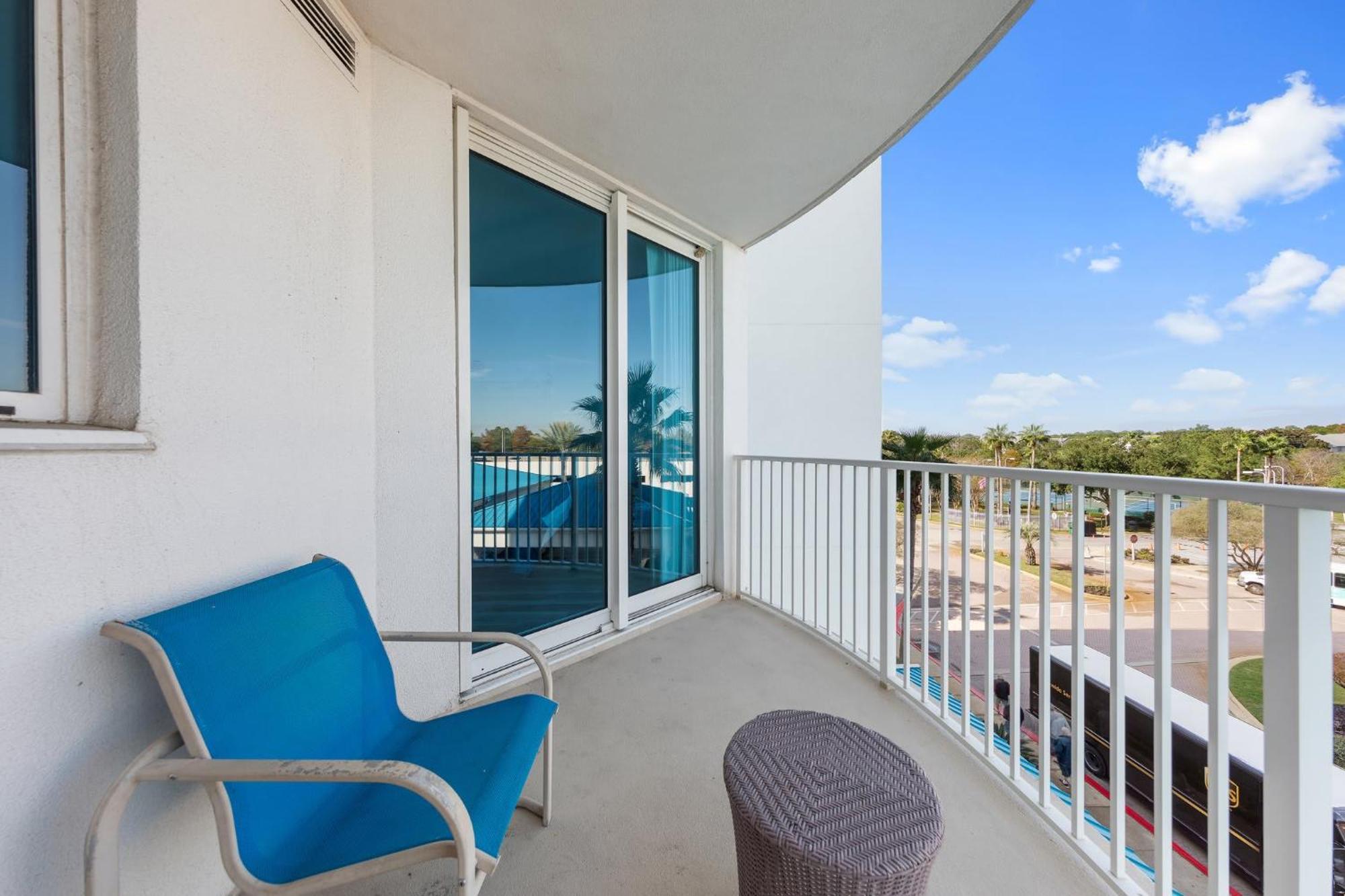 Palms 2 Bedroom King Poolside Shuttle *