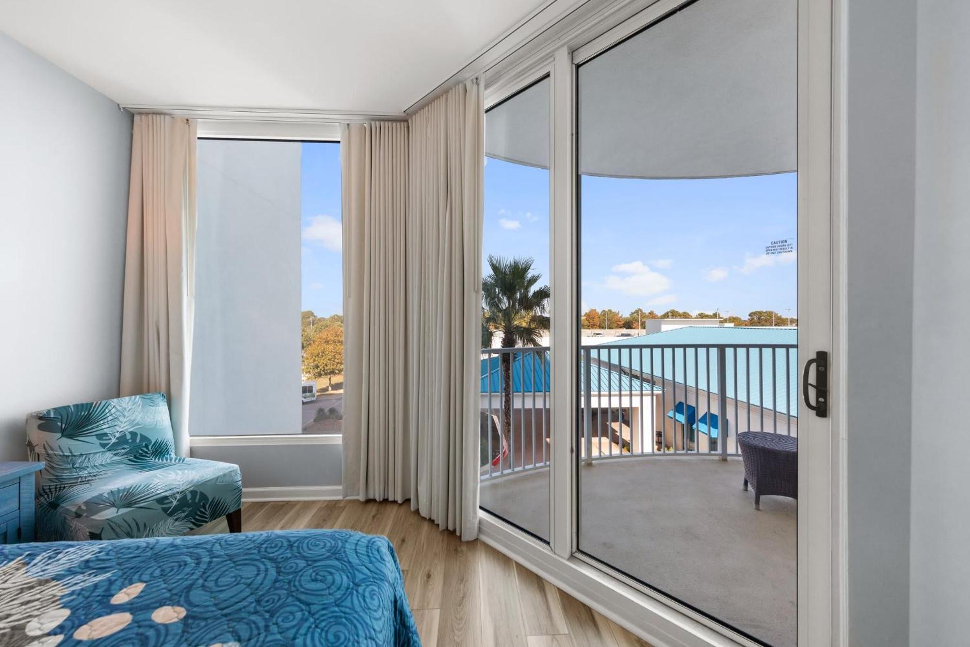 Palms 2 Bedroom King Poolside Shuttle Holiday home