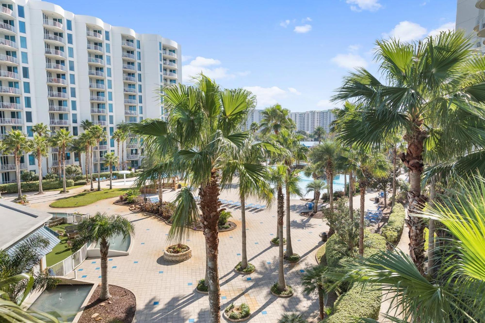 Holiday home Palms 2 Bedroom King Poolside Shuttle *