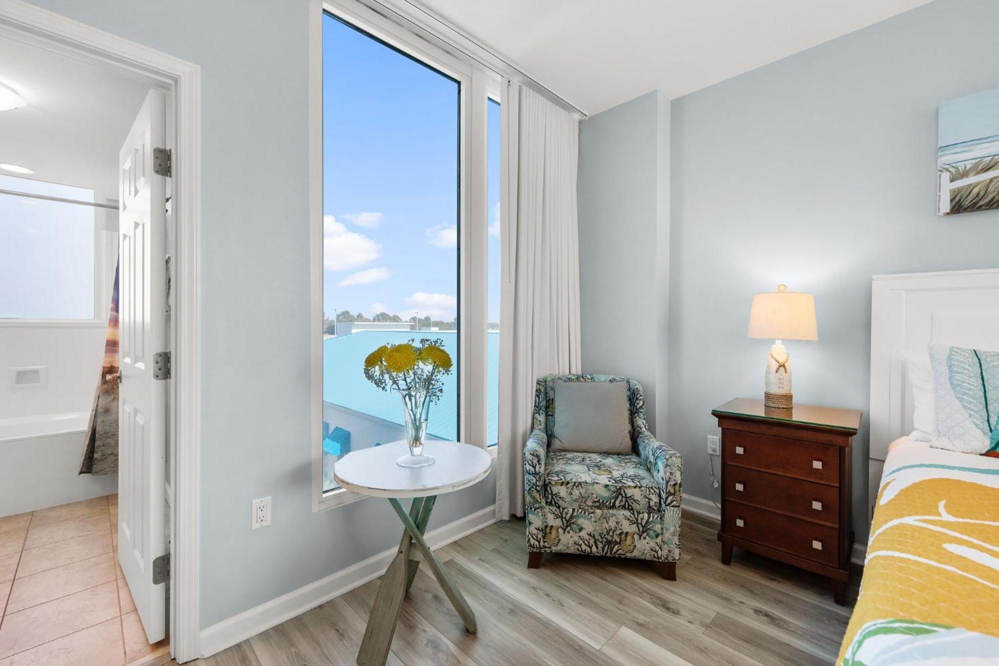 Holiday home Palms 2 Bedroom King Poolside Shuttle Destin