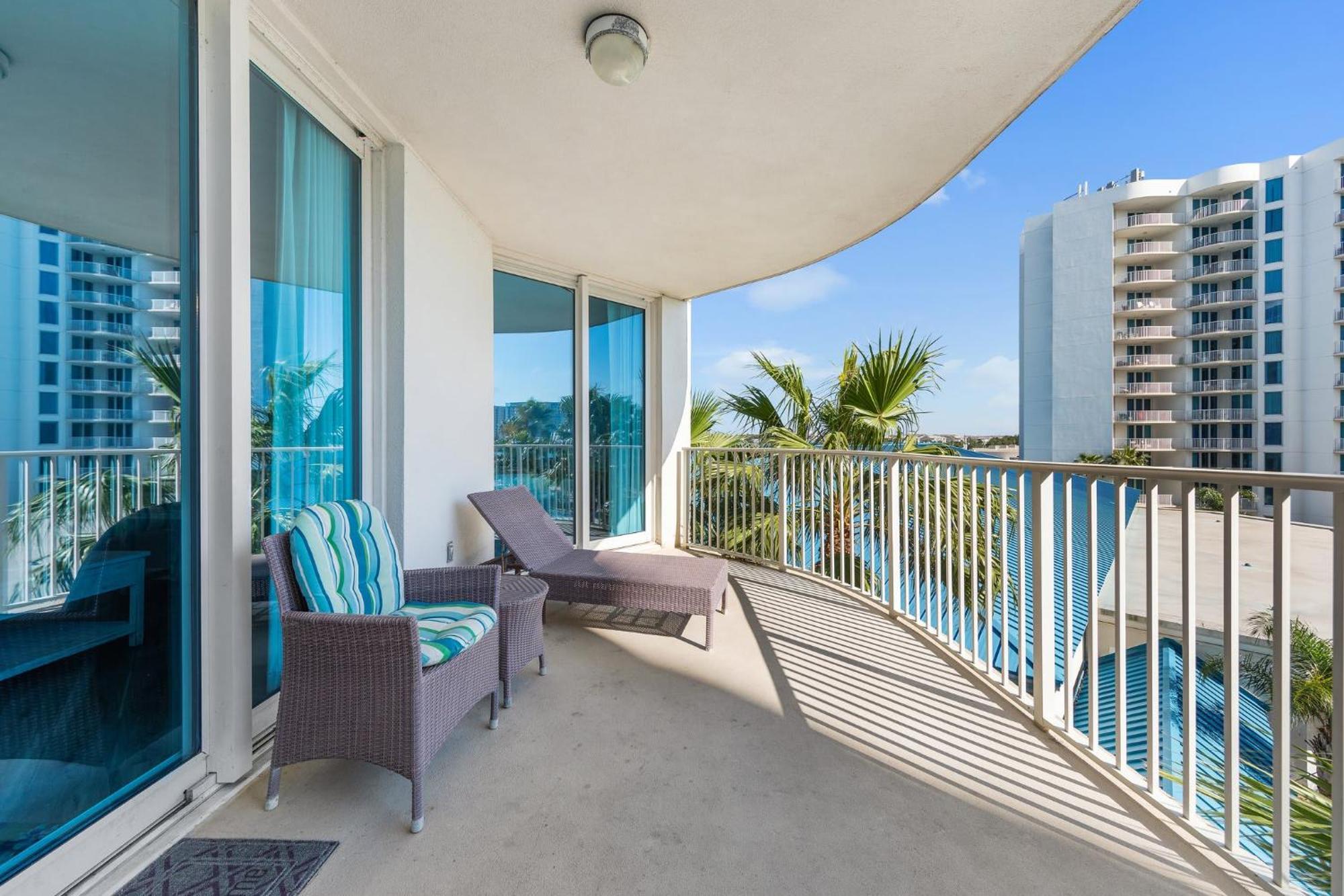 Palms 2 Bedroom King Poolside Shuttle * Destin