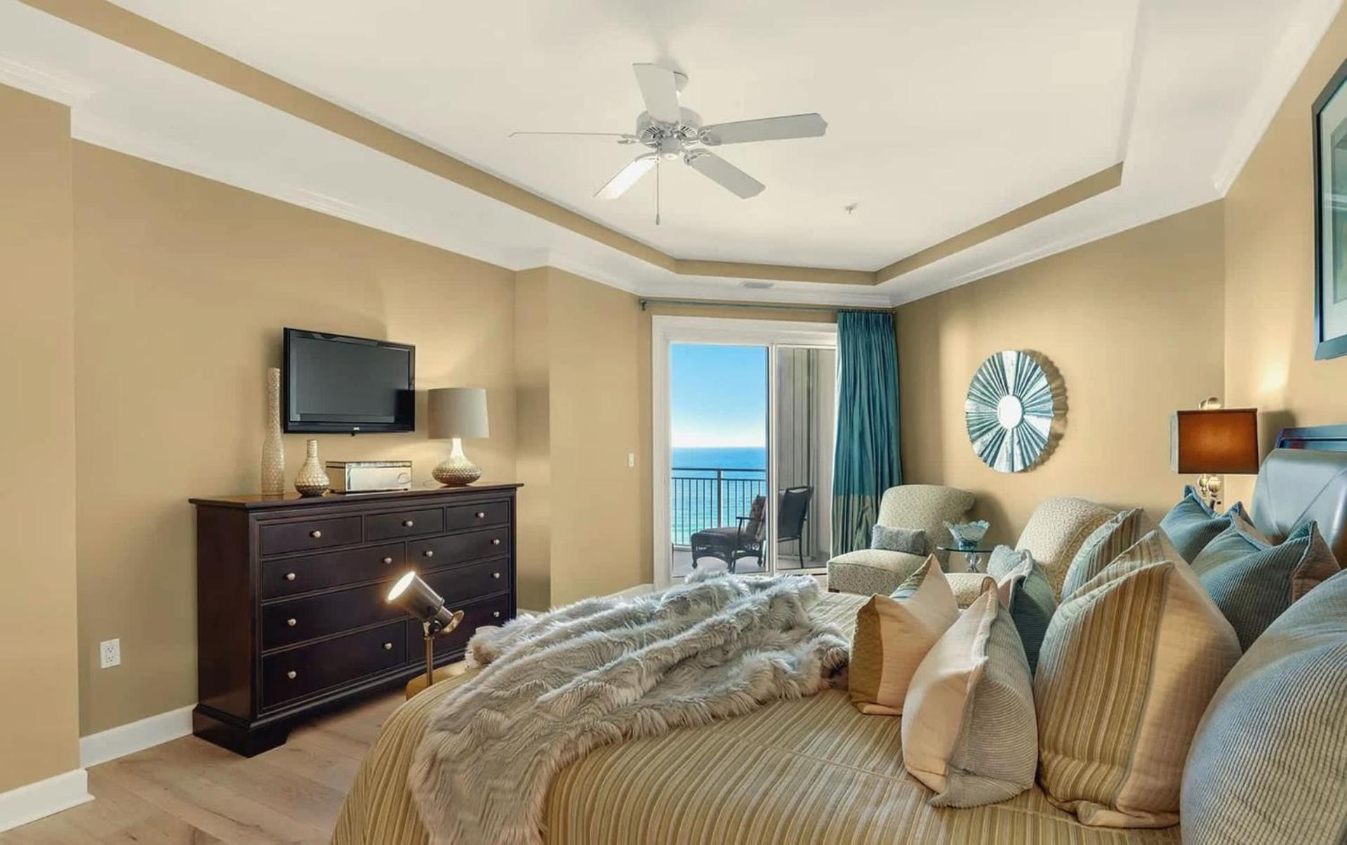 Apartment Stunning 3 Bedroom 3 Bath Gulf-front *