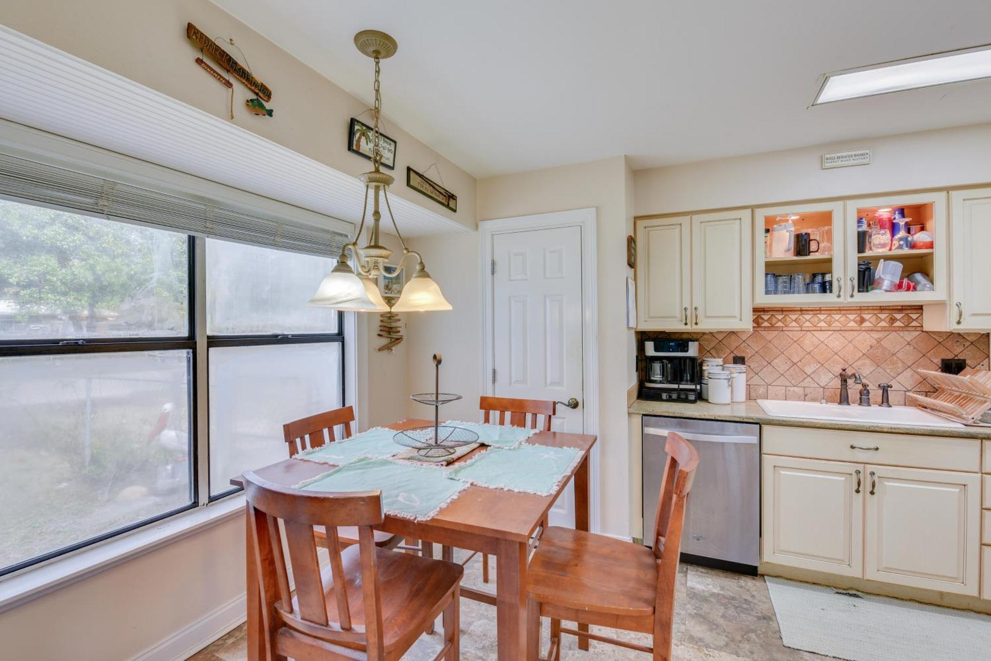 Pet-friendly Freeport - 2 Mi To Beach! * Destin