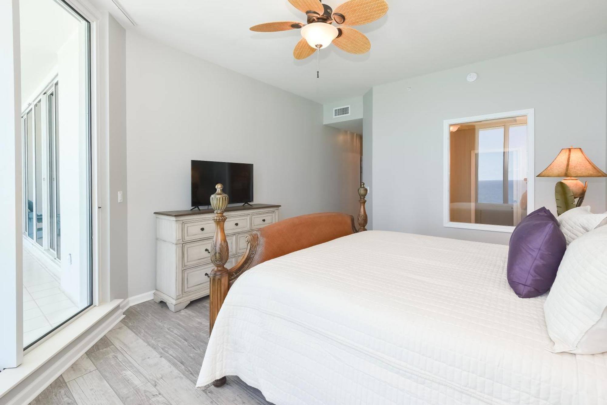 Silver Towers E1804 Apartment