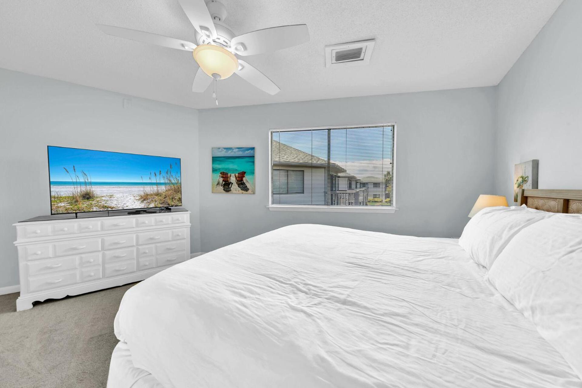 Crystal Village Ii Unit 10b- Close To And Pool! *