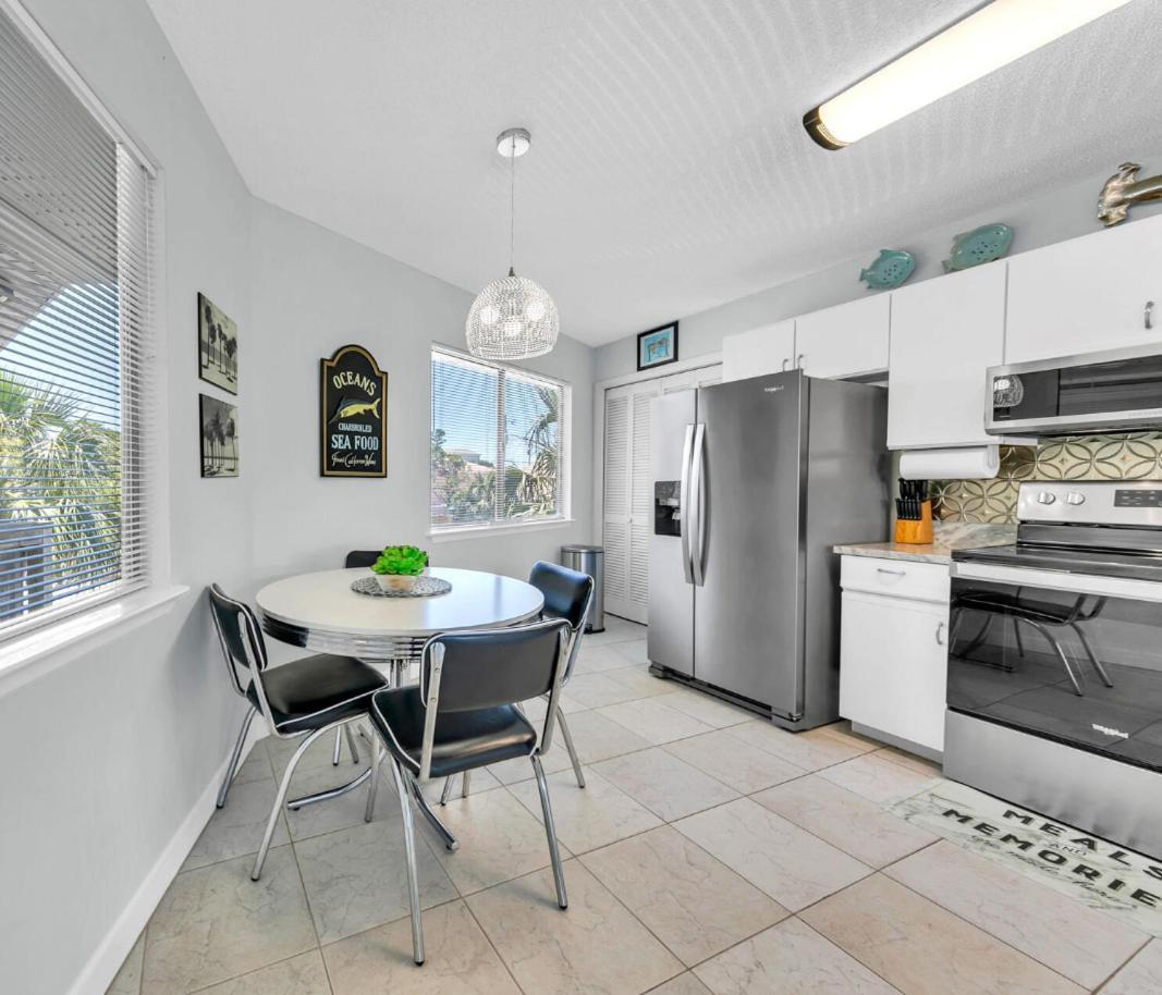 Crystal Village Ii Unit 10b- Close To And Pool! Holiday home