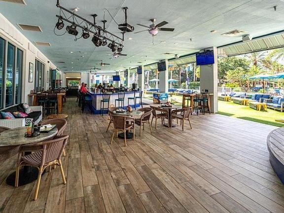 5 Star 11th Fl Stunning Sunrise 2br 2ba King Suite,pools ,shuttle Or Walk To